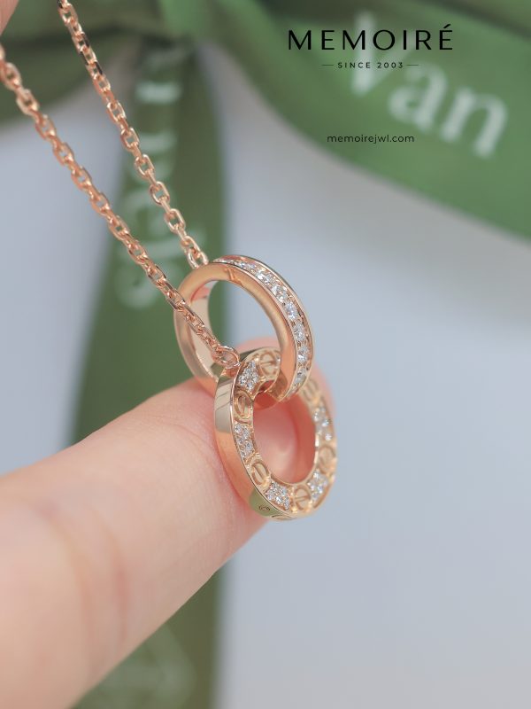 MÉMOIRÉ 18K Rose Gold Screw Detail Interlocking Half Pave Diamond Necklace