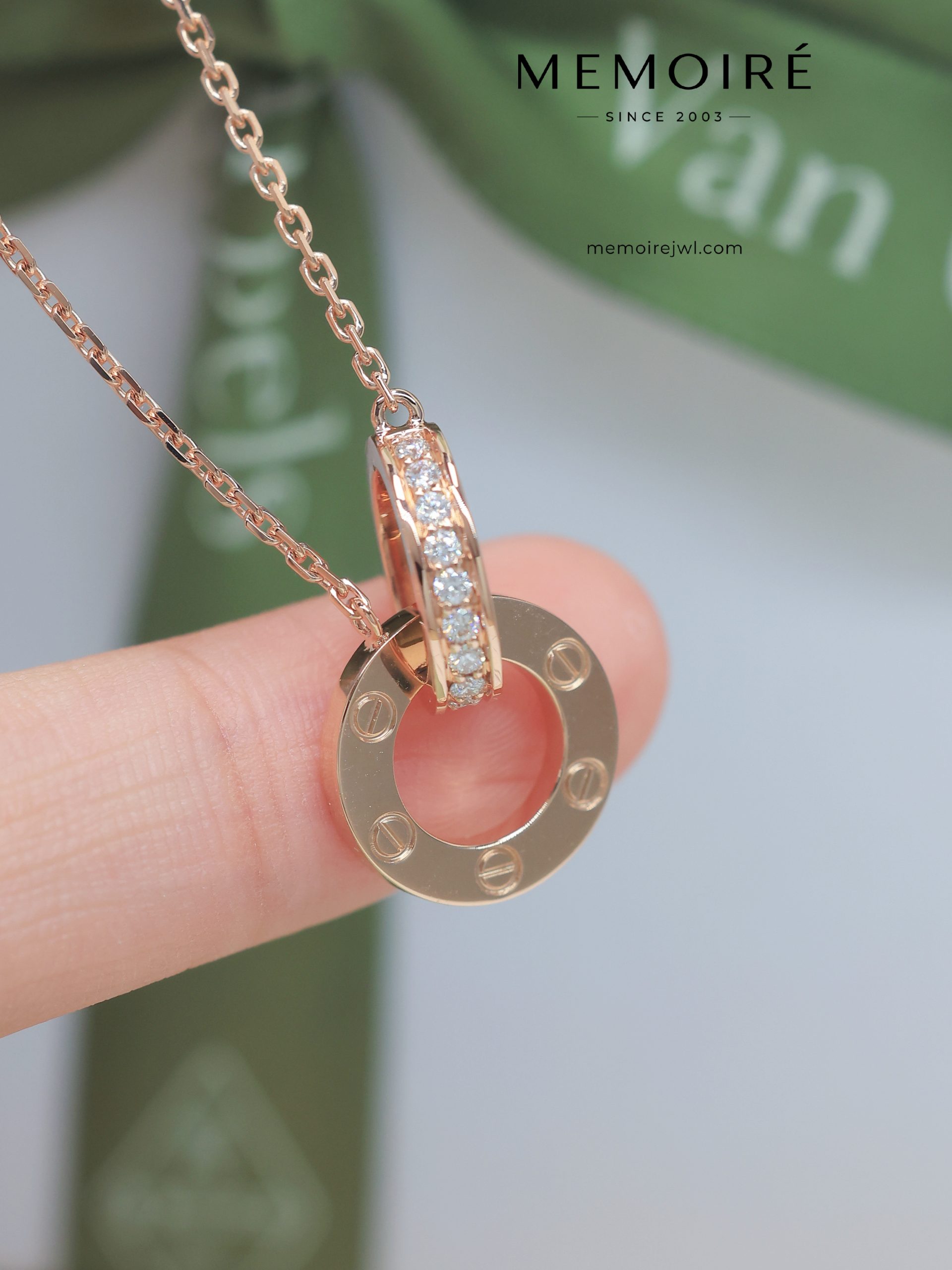 MÉMOIRÉ 18K Rose Gold Screw Detail Interlocking Half Pave Diamond Necklace - Image 3