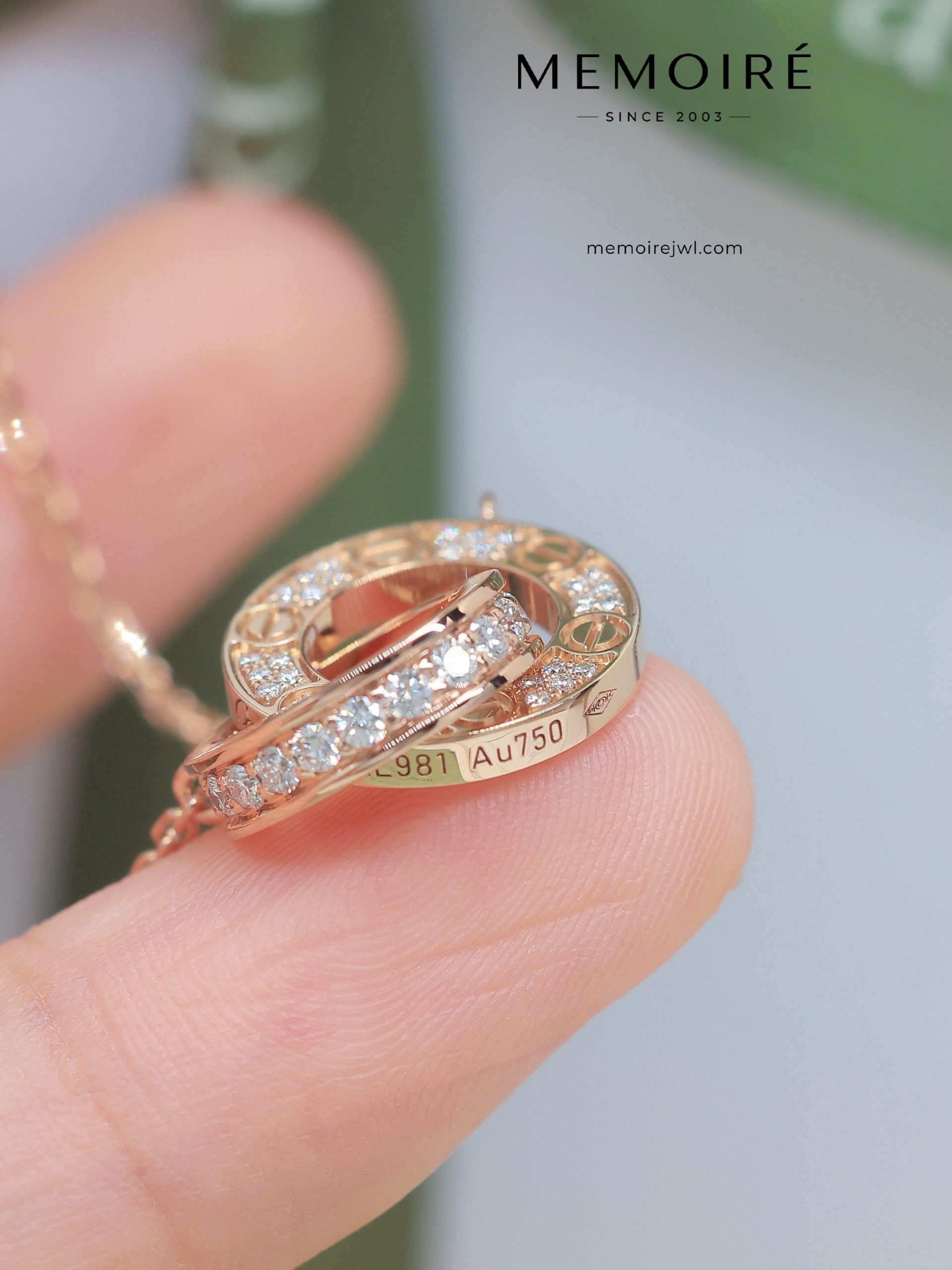 MÉMOIRÉ 18K Rose Gold Screw Detail Interlocking Half Pave Diamond Necklace - Image 4