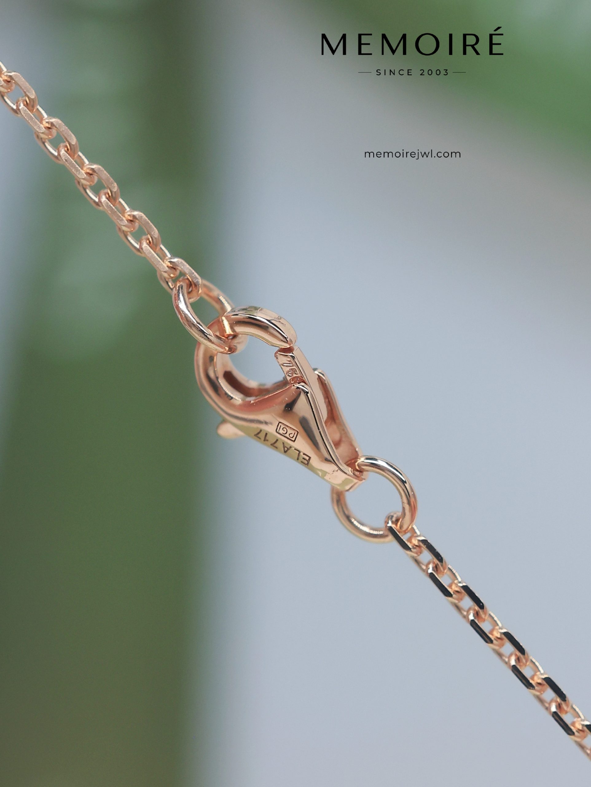 MÉMOIRÉ 18K Rose Gold Screw Detail Interlocking Half Pave Diamond Necklace - Image 5