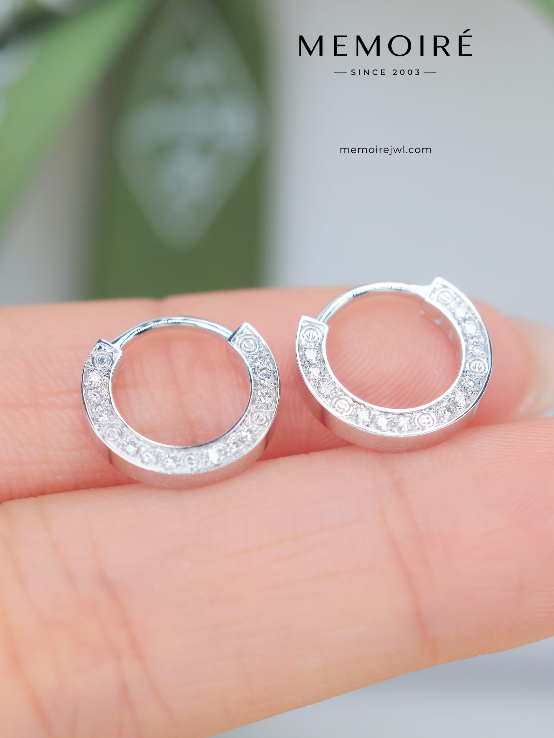 MÉMOIRÉ 18K White Gold Full Pave Two Bezel Diamond Ring - Image 3