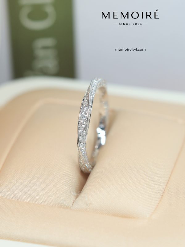 MEMOIRÉ White Gold Narrow Full-Pave Rhombus Ring