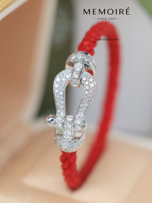 MEMOIRÉ White Gold Large Full-Pave Horseshoe Buckle Red Nylon Cord Bracelet