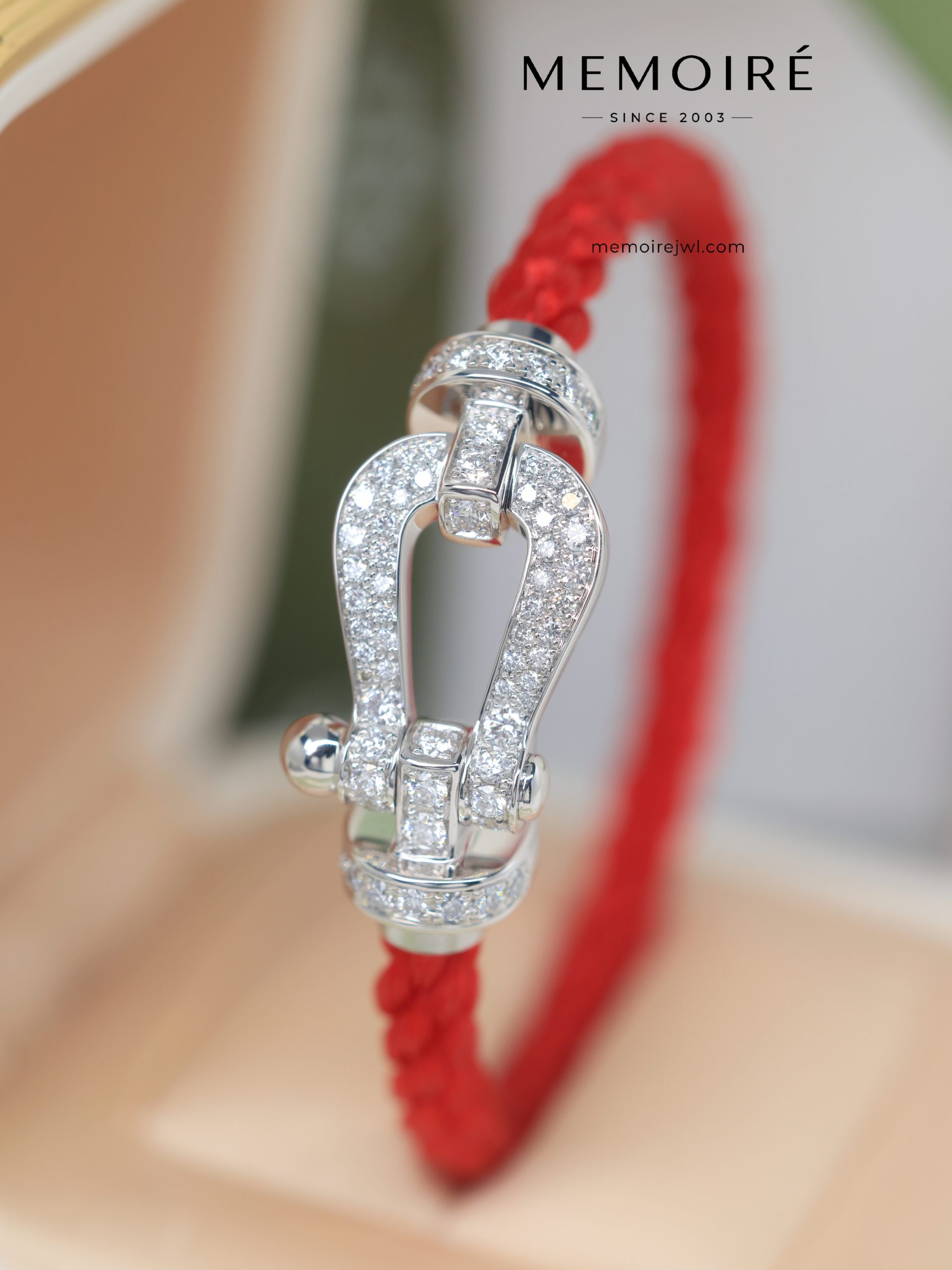 MEMOIRÉ White Gold Large Full-Pave Horseshoe Buckle Red Nylon Cord Bracelet