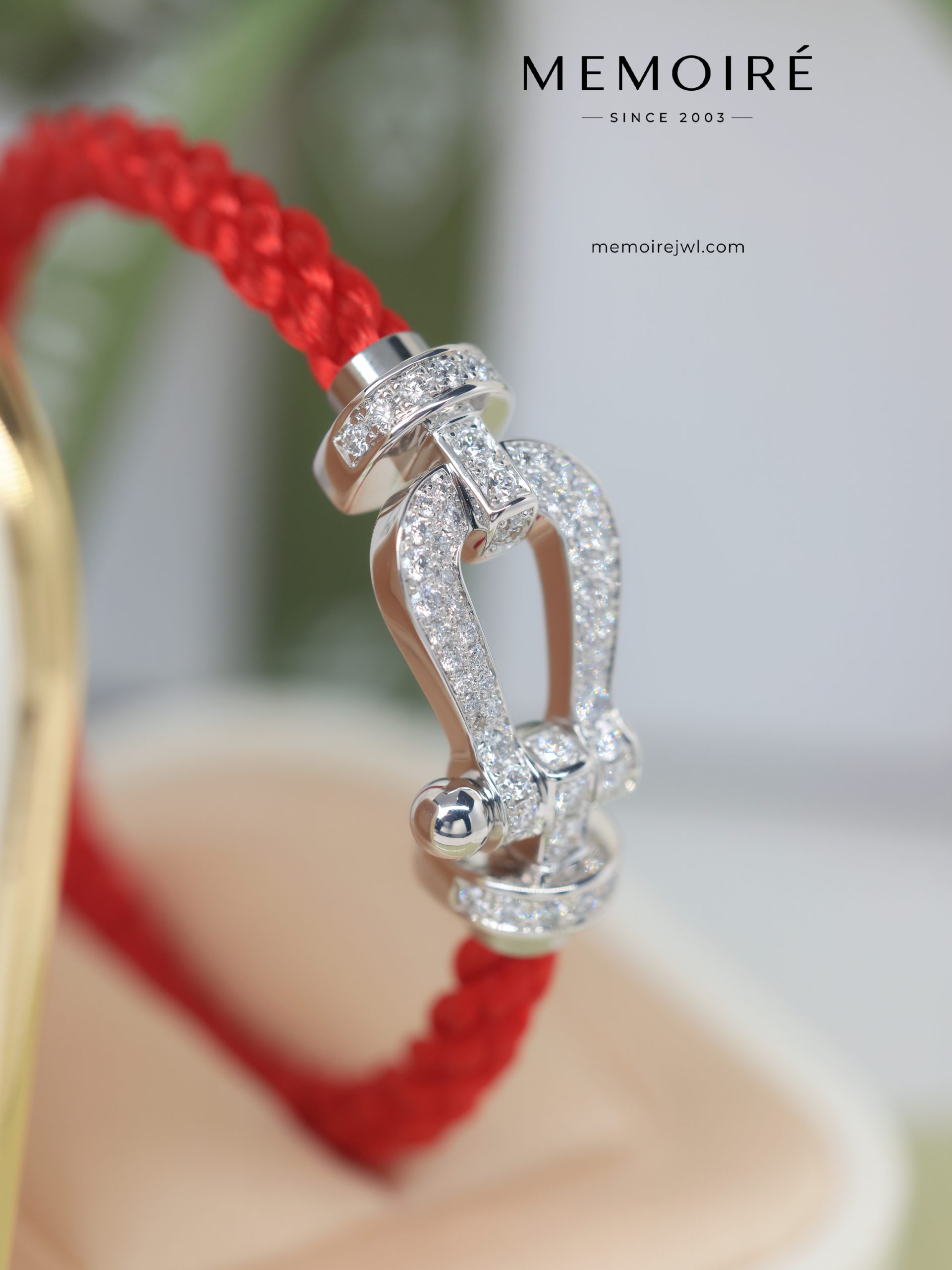 MEMOIRÉ White Gold Large Full-Pave Horseshoe Buckle Red Nylon Cord Bracelet - Image 3
