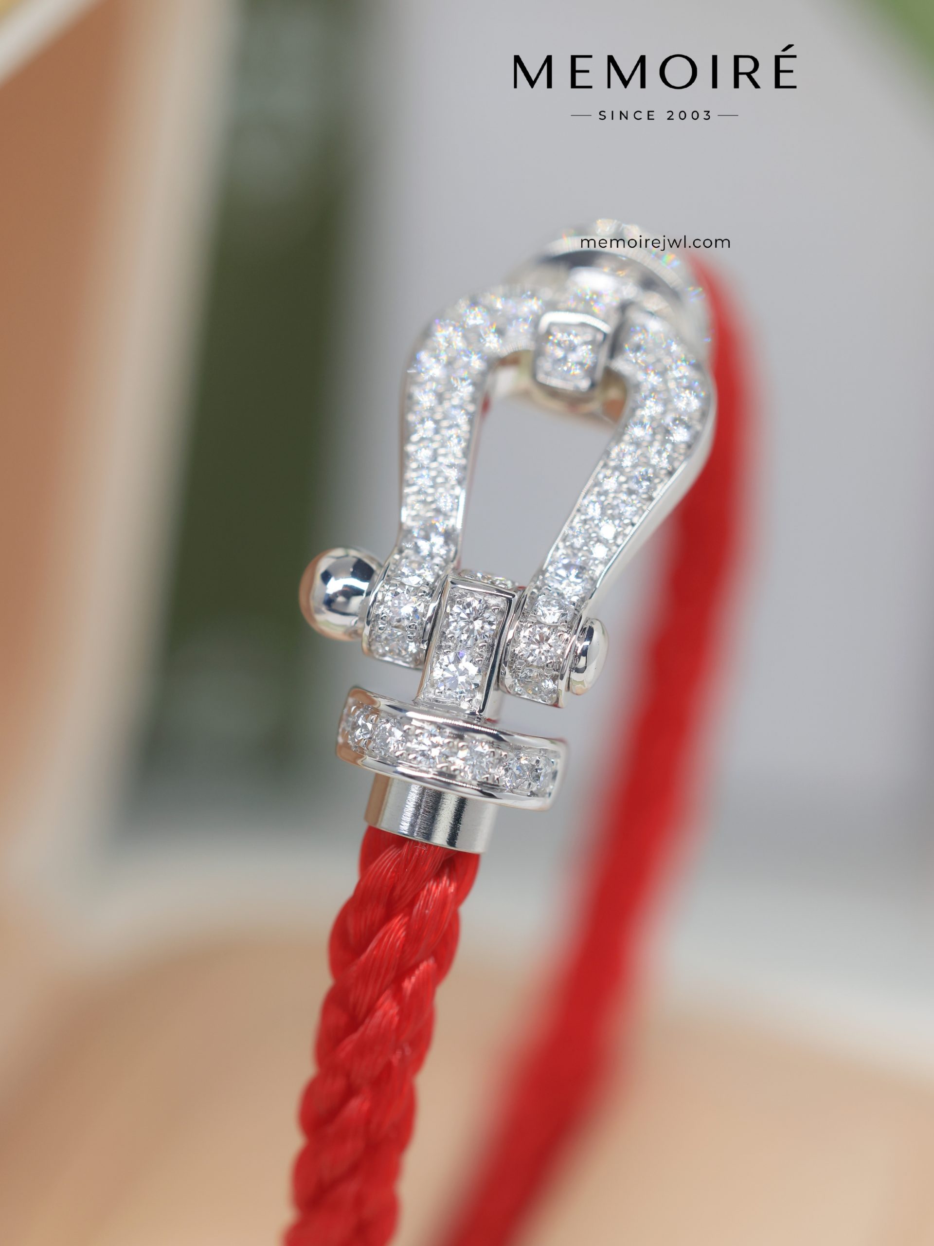 MEMOIRÉ White Gold Large Full-Pave Horseshoe Buckle Red Nylon Cord Bracelet - Image 4
