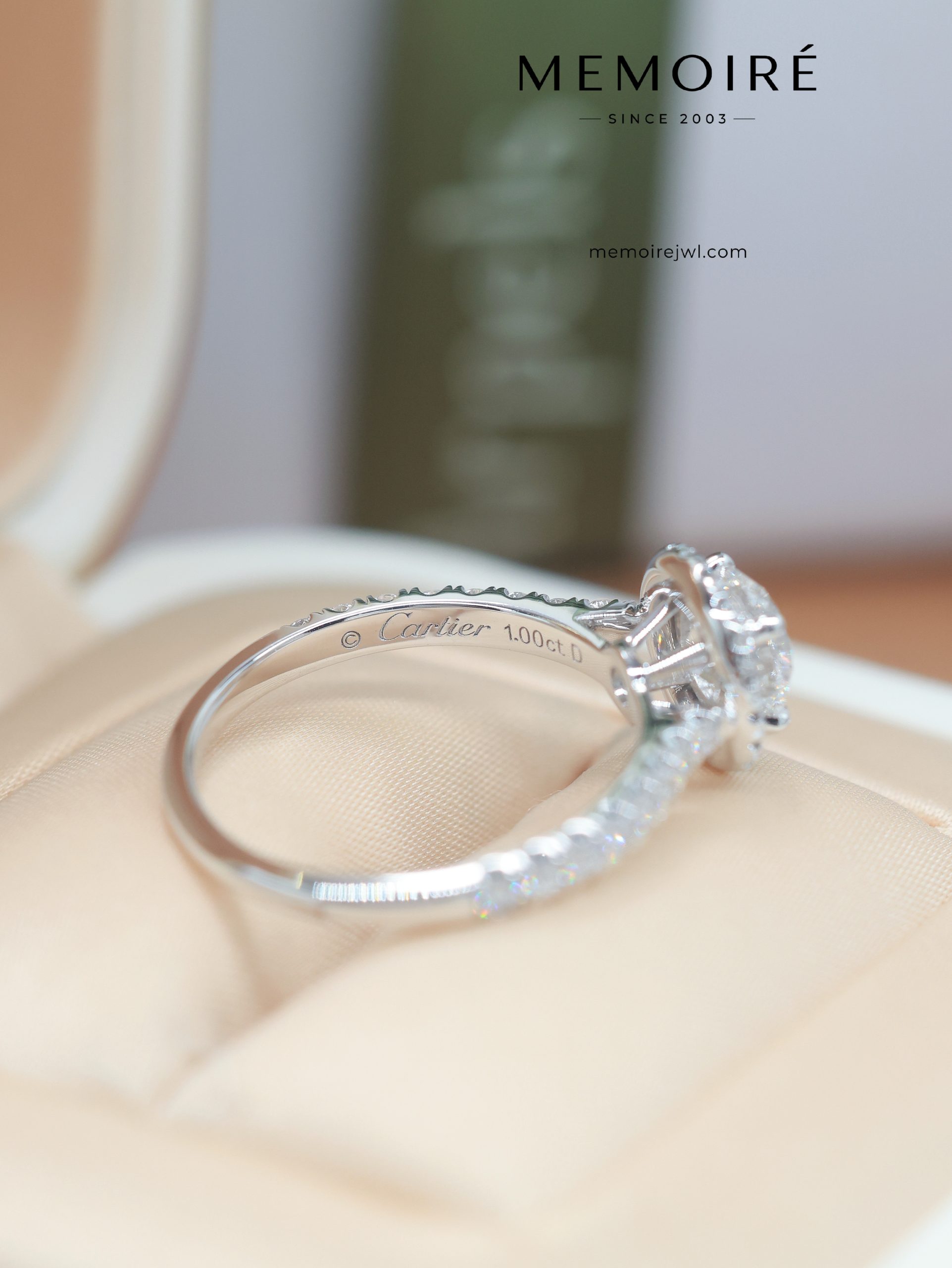 MÉMOIRÉ 18K White Gold Halo Pave Band Diamond Ring - Image 5