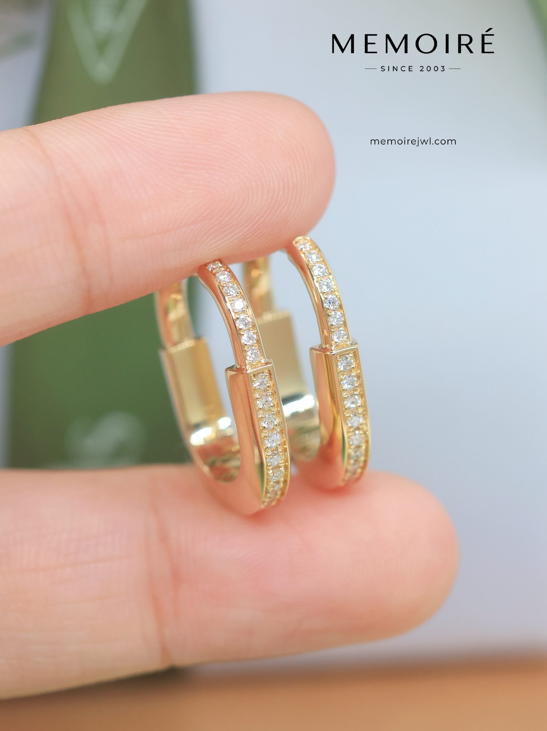 MEMOIRÉ Yellow Gold Small Full-Pave Lock U-Shaped Earrings