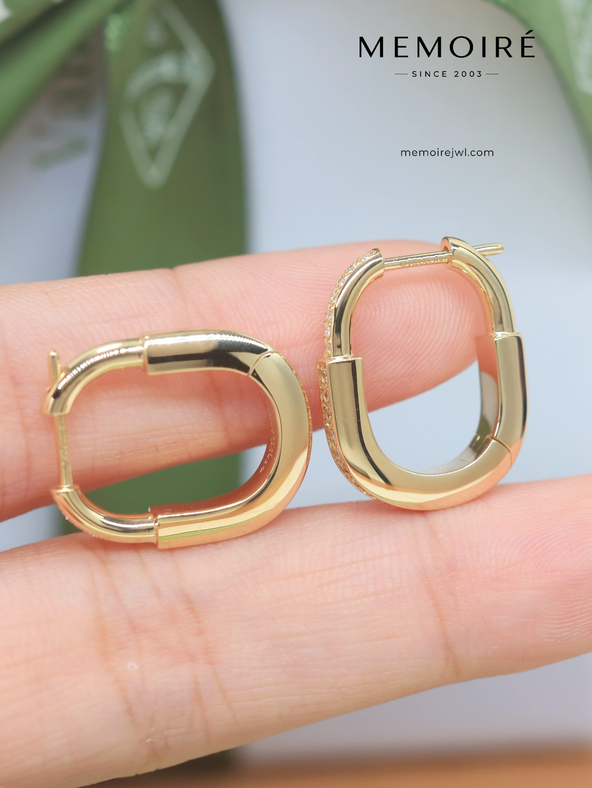 MEMOIRÉ Yellow Gold Small Full-Pave Lock U-Shaped Earrings - Image 4