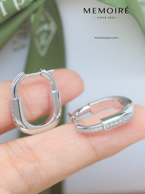 MEMOIRÉ Platinum Small Full-Pave Diamond Lock U-Shaped Earrings