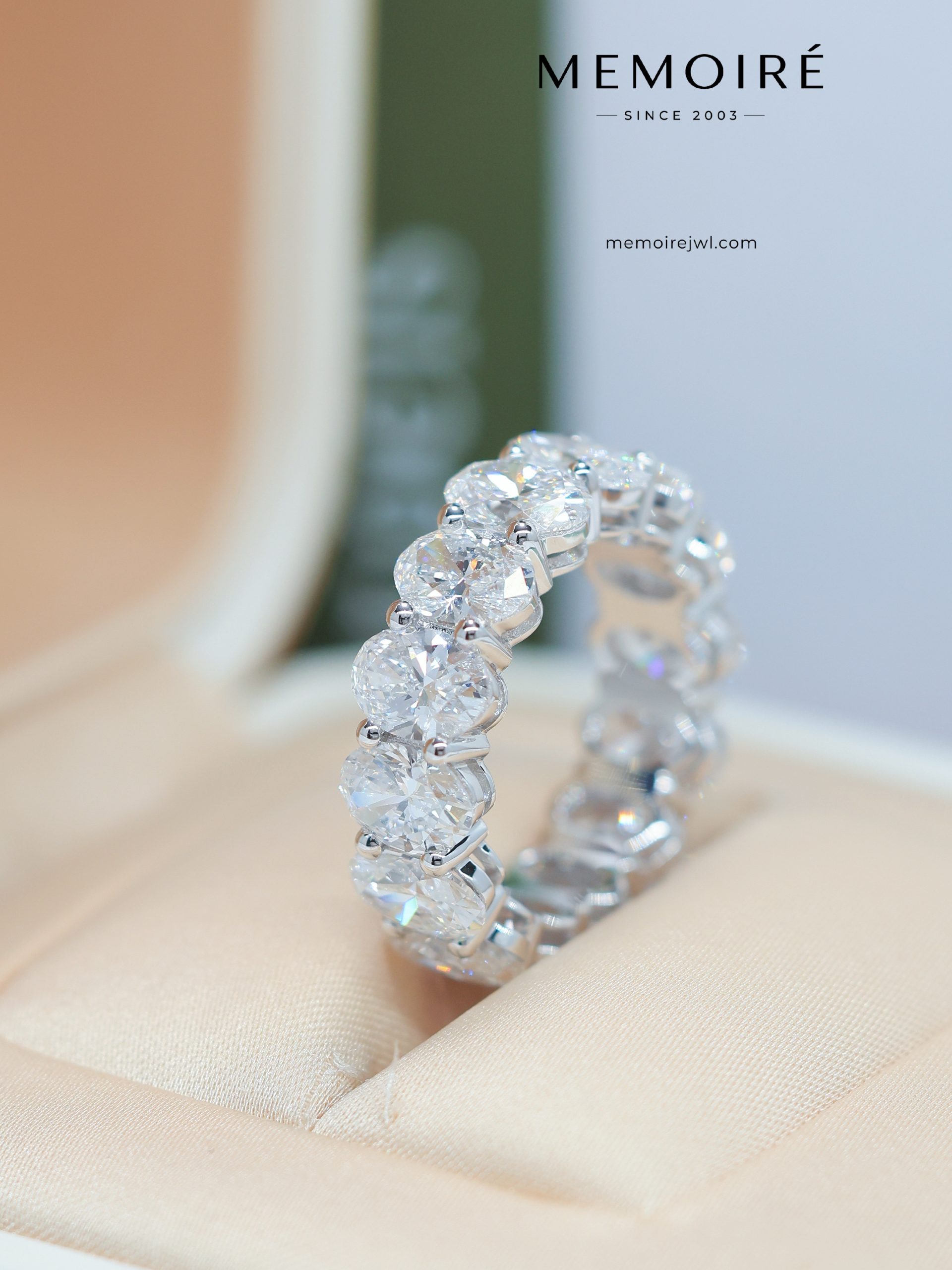MÉMOIRÉ 18K White Gold Oval Full Eternity Diamond Ring
