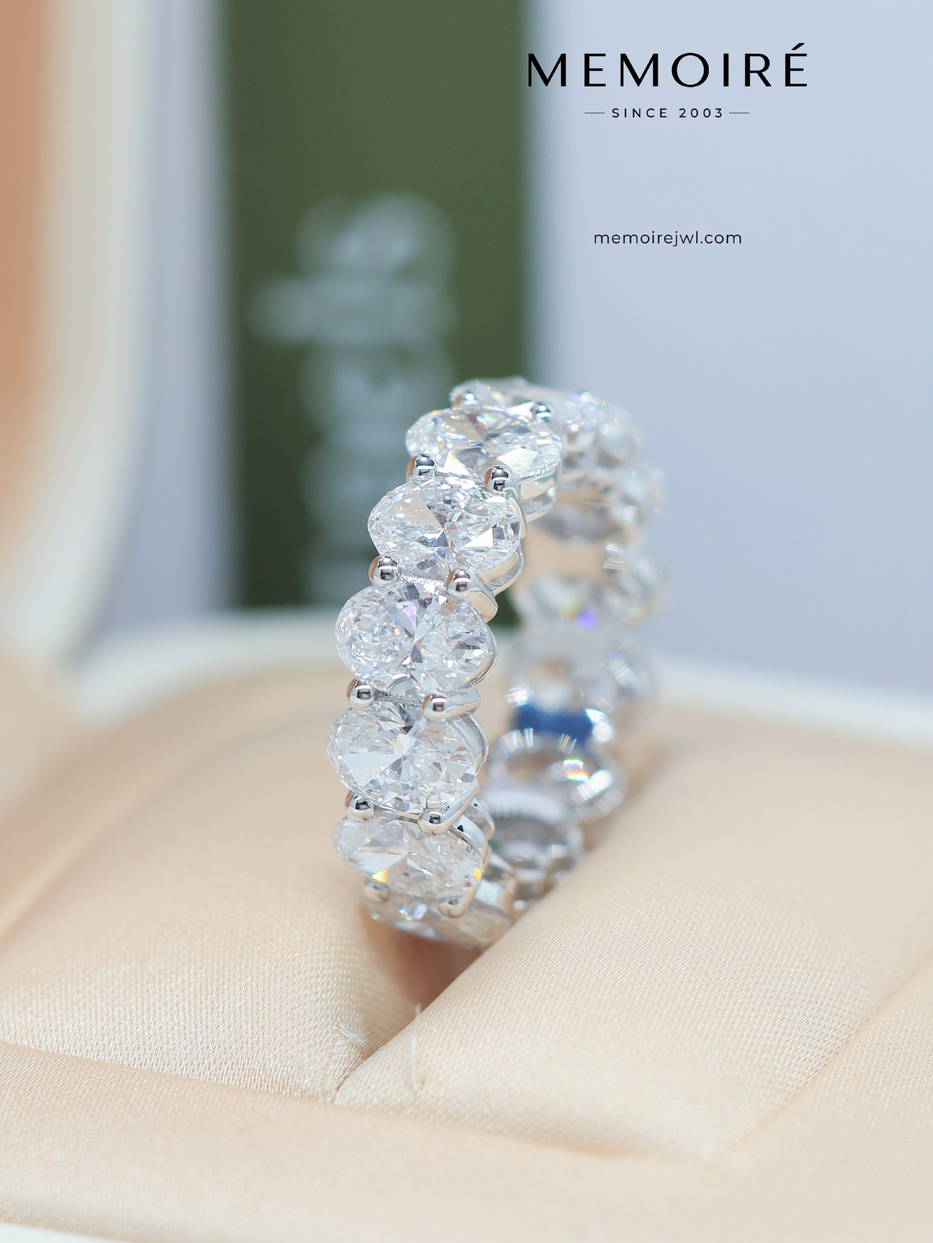 MÉMOIRÉ 18K White Gold Oval Full Eternity Diamond Ring - Image 3