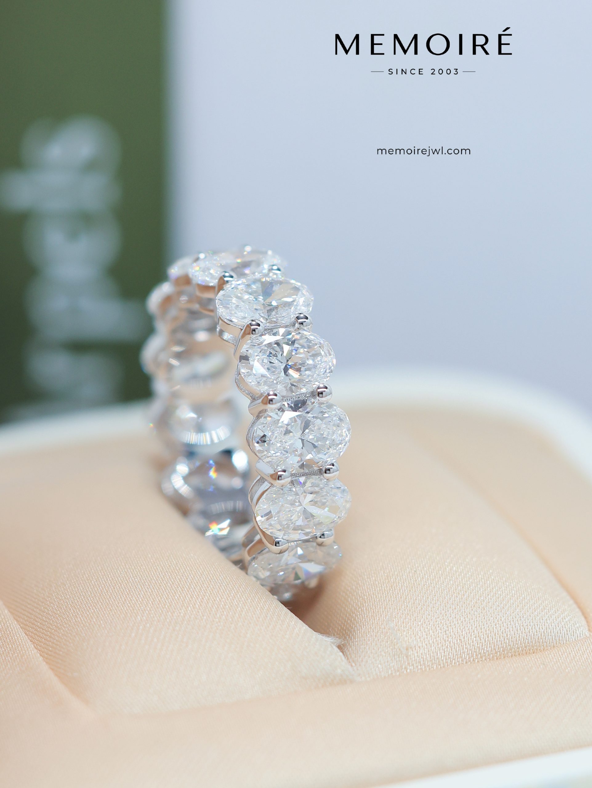 MÉMOIRÉ 18K White Gold Oval Full Eternity Diamond Ring - Image 4