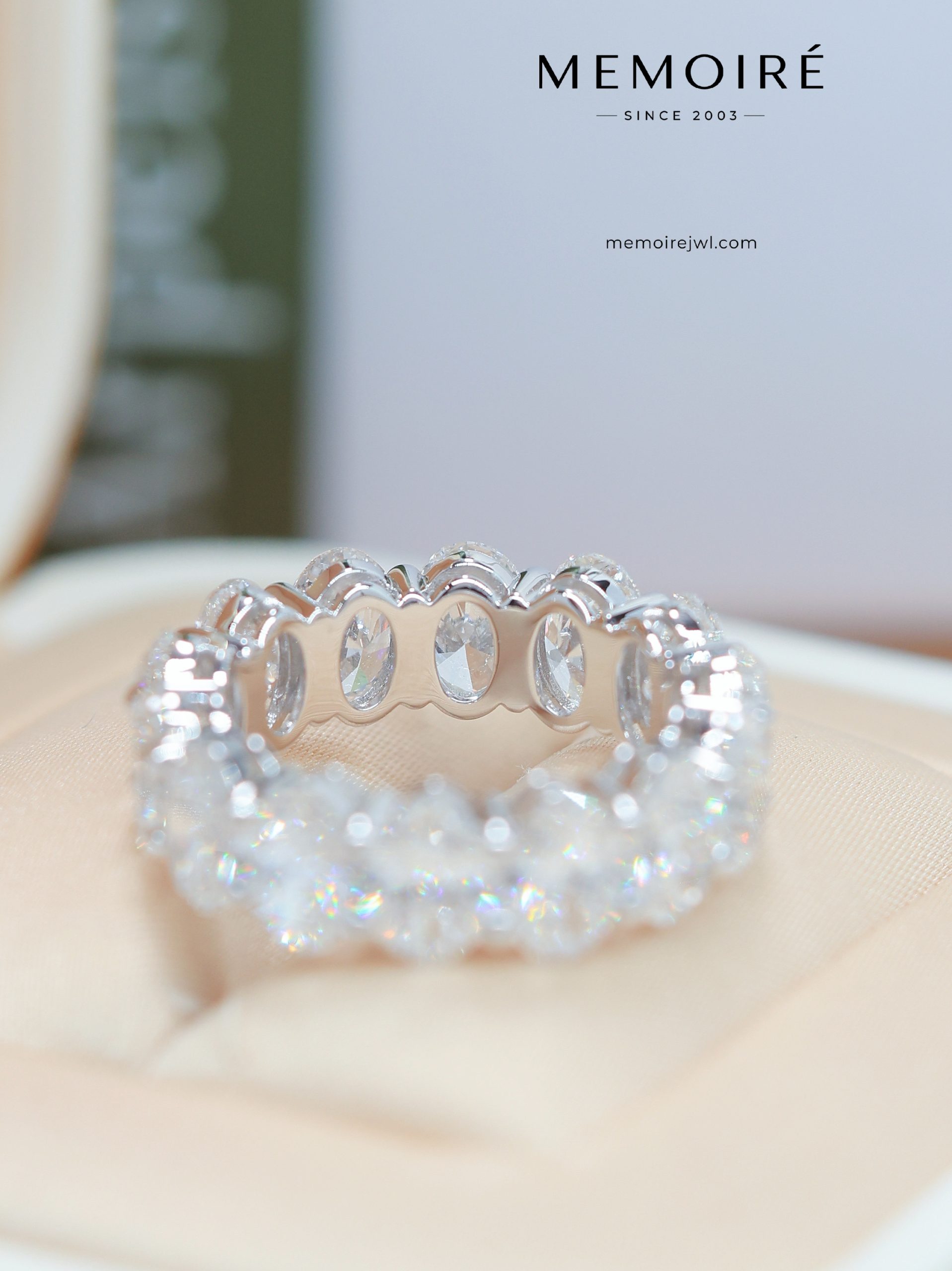 MÉMOIRÉ 18K White Gold Oval Full Eternity Diamond Ring - Image 5
