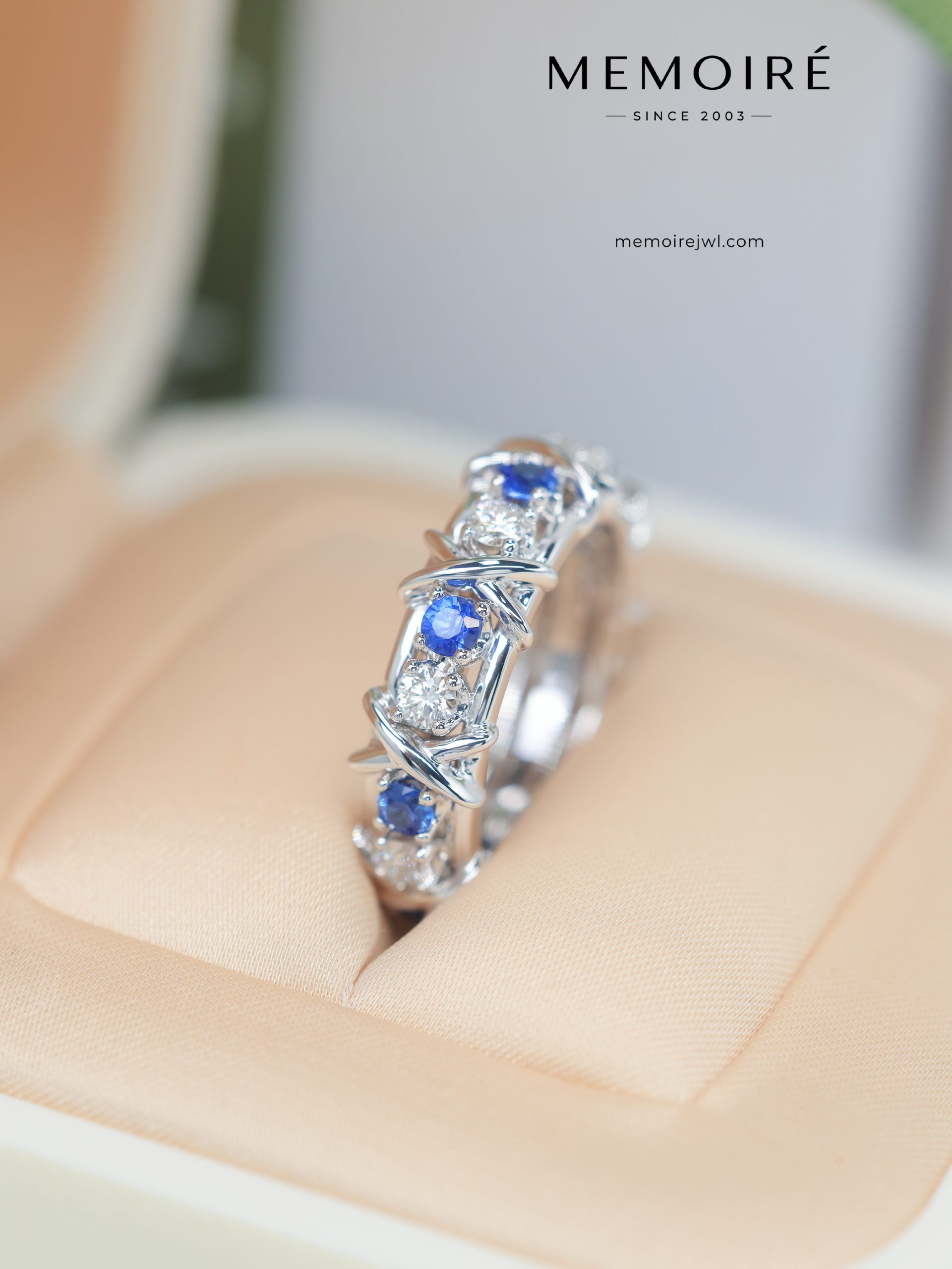 MEMOIRÉ Platinum 16-Stone Ring with Sapphires and Diamonds - Image 2