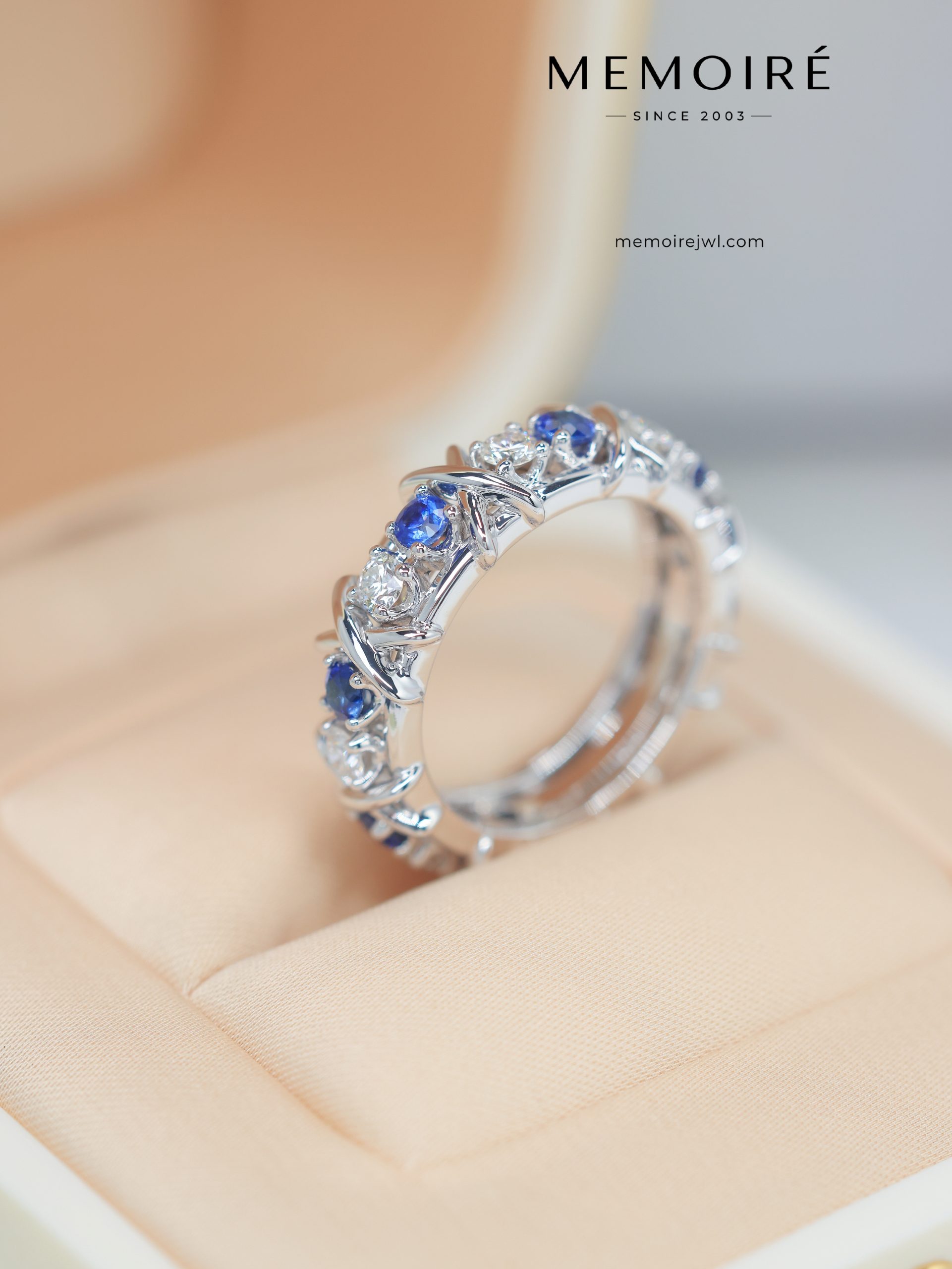 MEMOIRÉ Platinum 16-Stone Ring with Sapphires and Diamonds