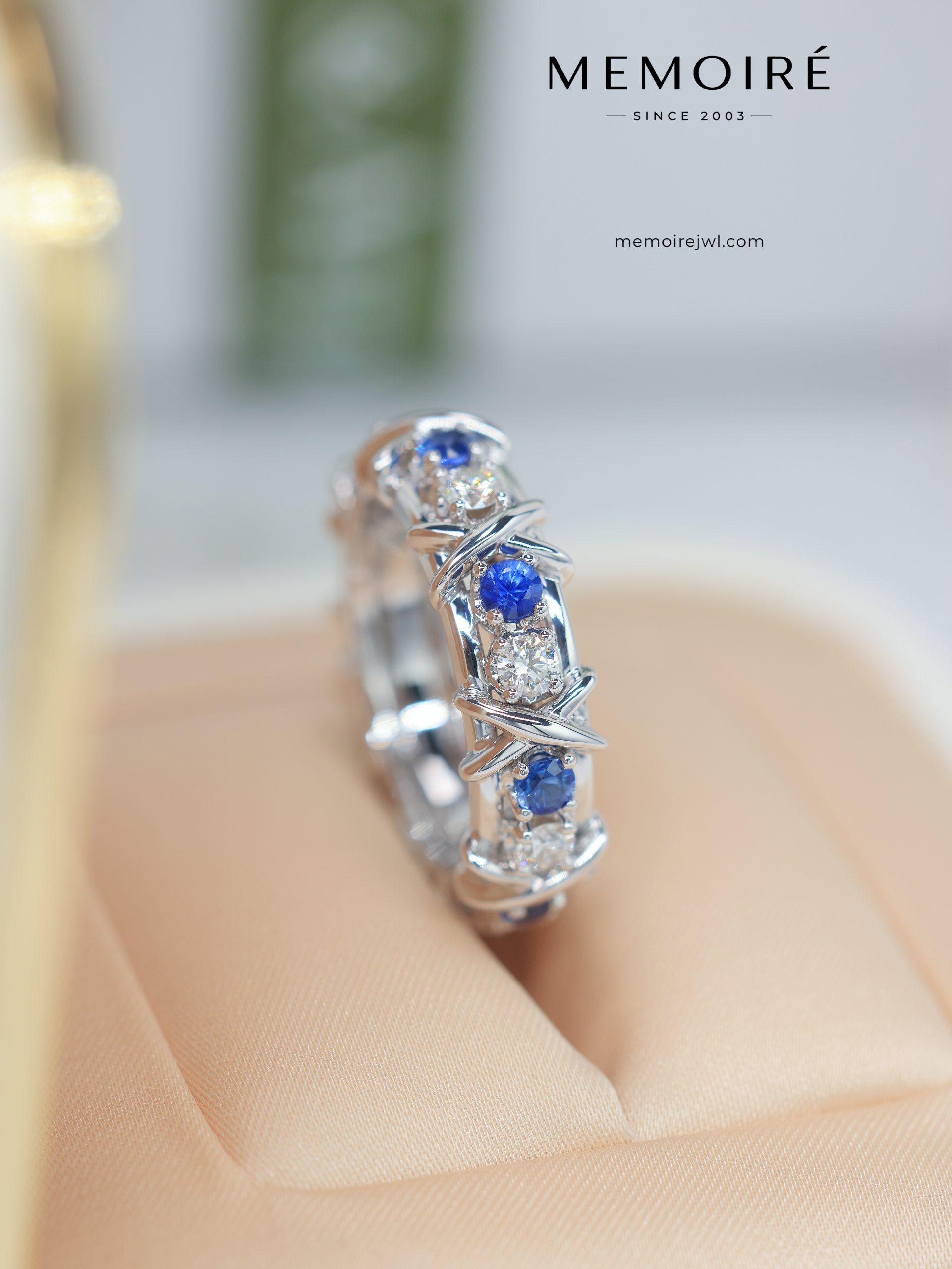 MEMOIRÉ Platinum 16-Stone Ring with Sapphires and Diamonds - Image 4