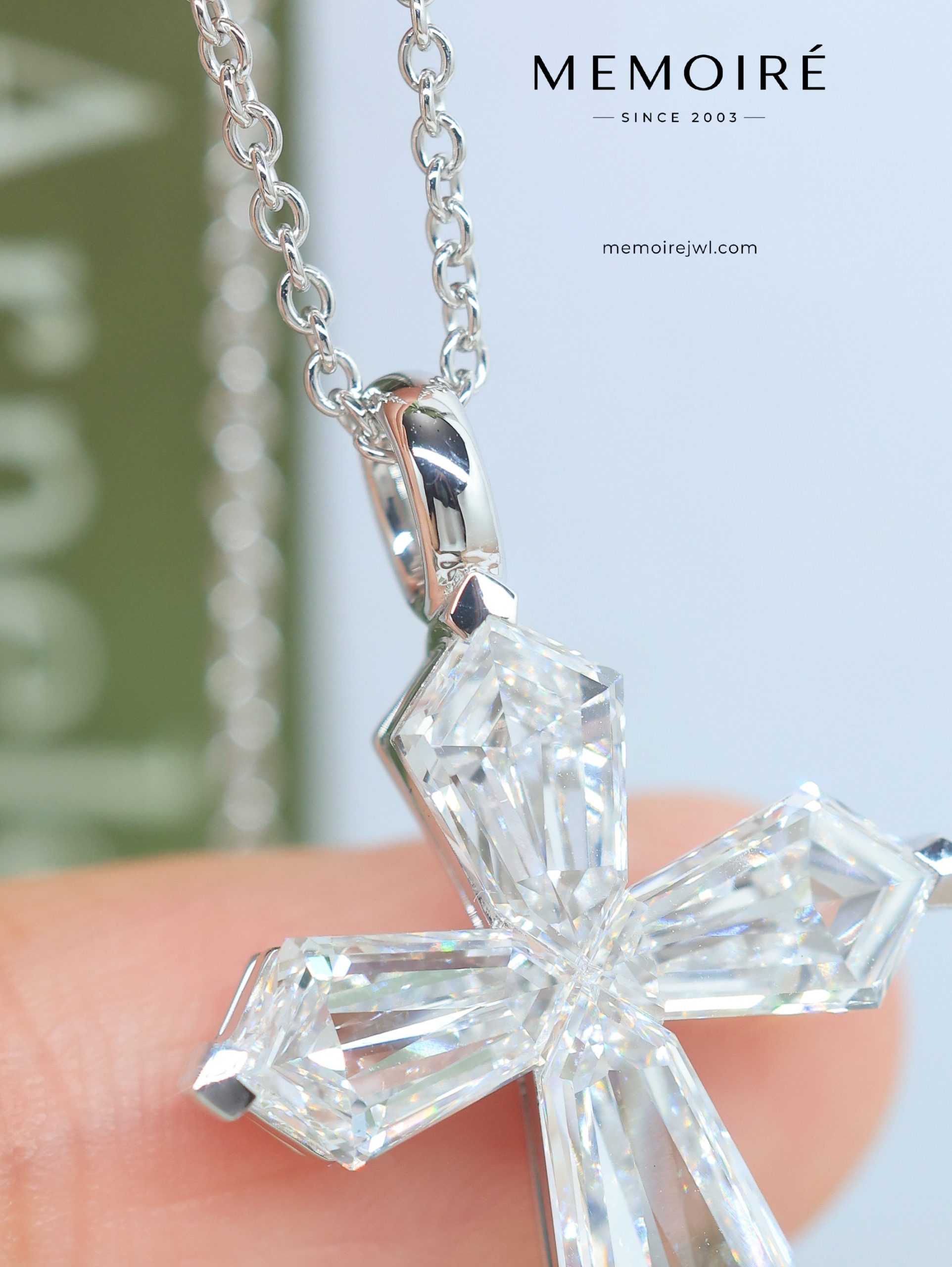 MEMOIRÉ White Gold Irregular Cross Pendant Necklace - Image 3