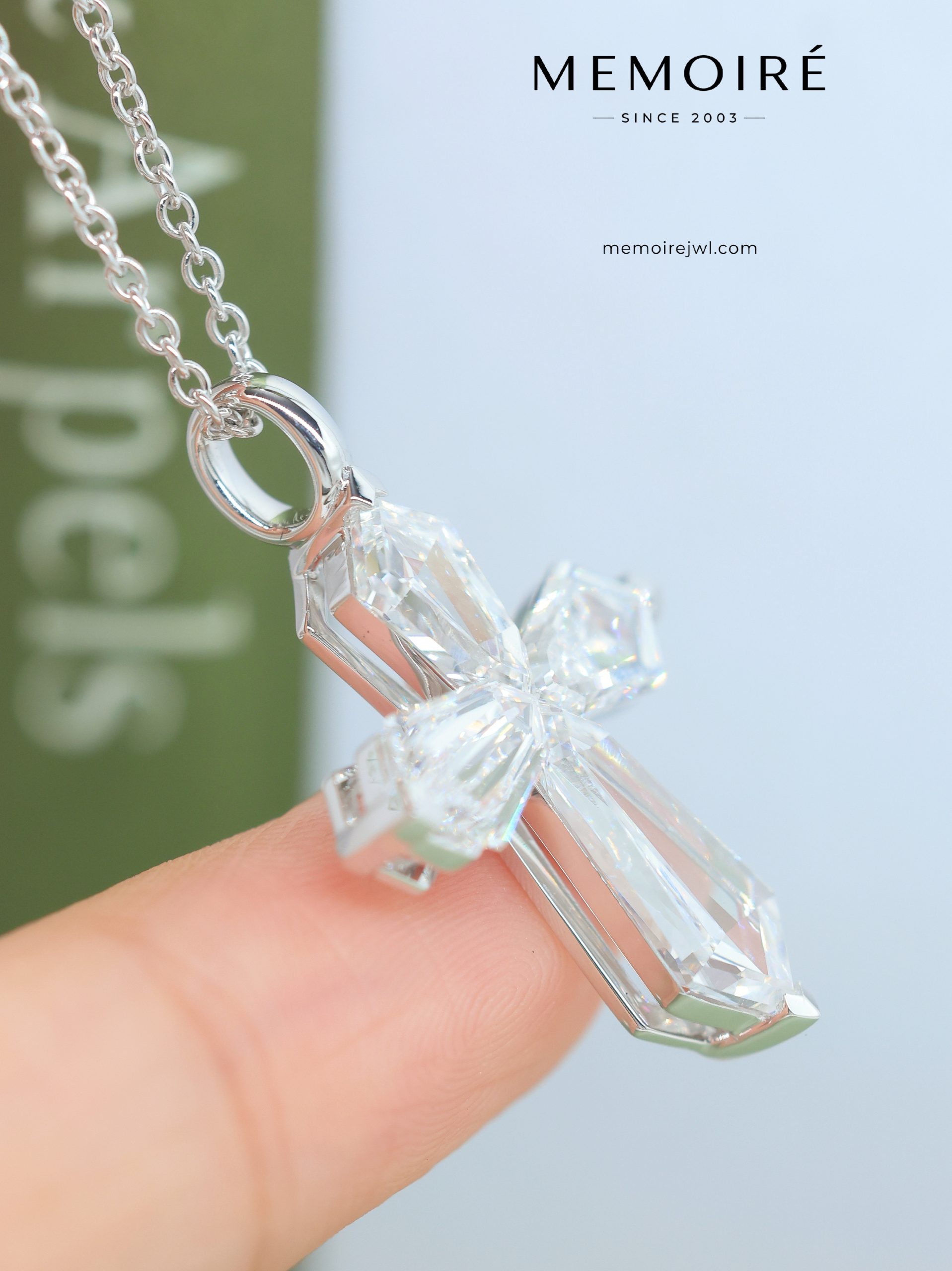 MEMOIRÉ White Gold Irregular Cross Pendant Necklace - Image 4