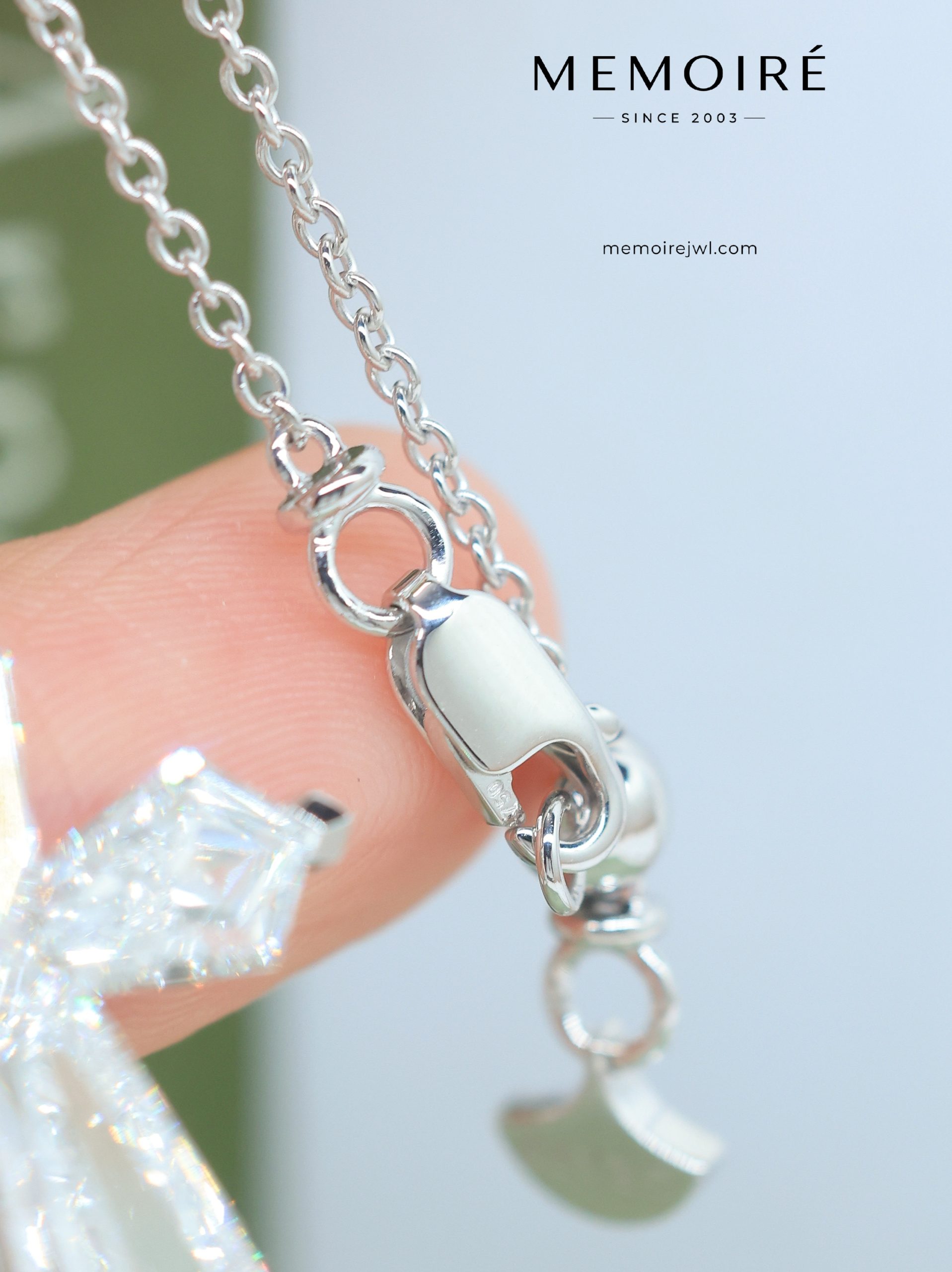 MEMOIRÉ White Gold Irregular Cross Pendant Necklace - Image 5