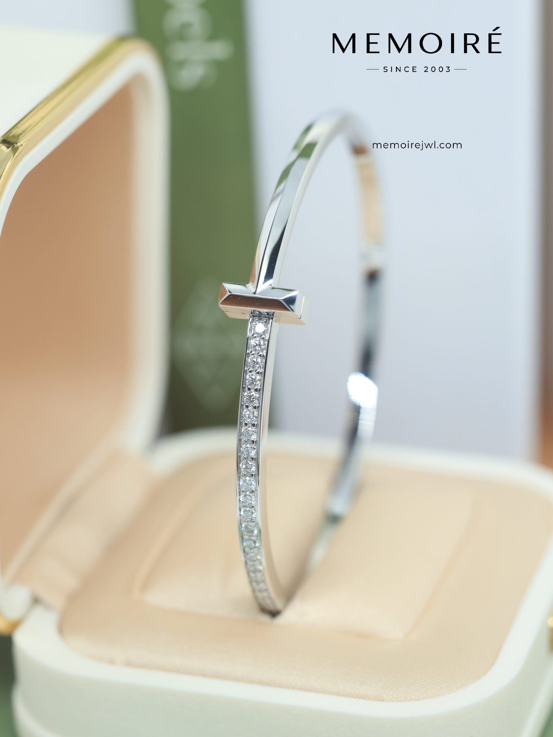 MEMOIRÉ Platinum Narrow Half-Pave T1 Bangle