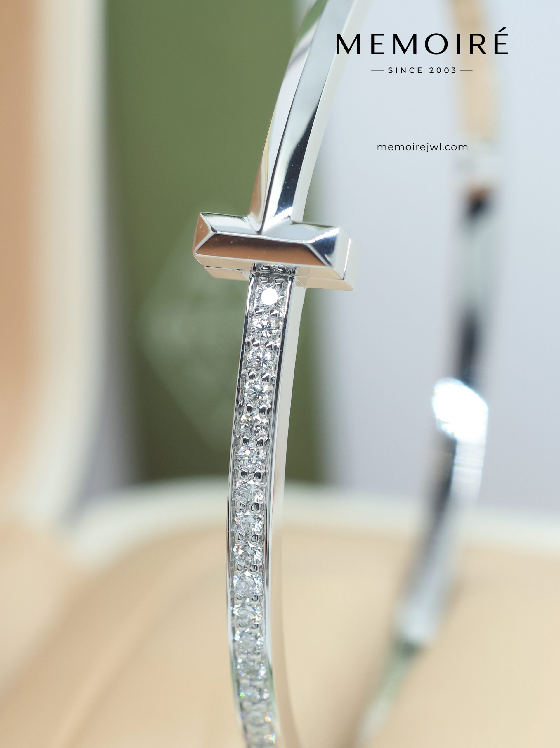 MEMOIRÉ Platinum Narrow Half-Pave T1 Bangle - Image 3