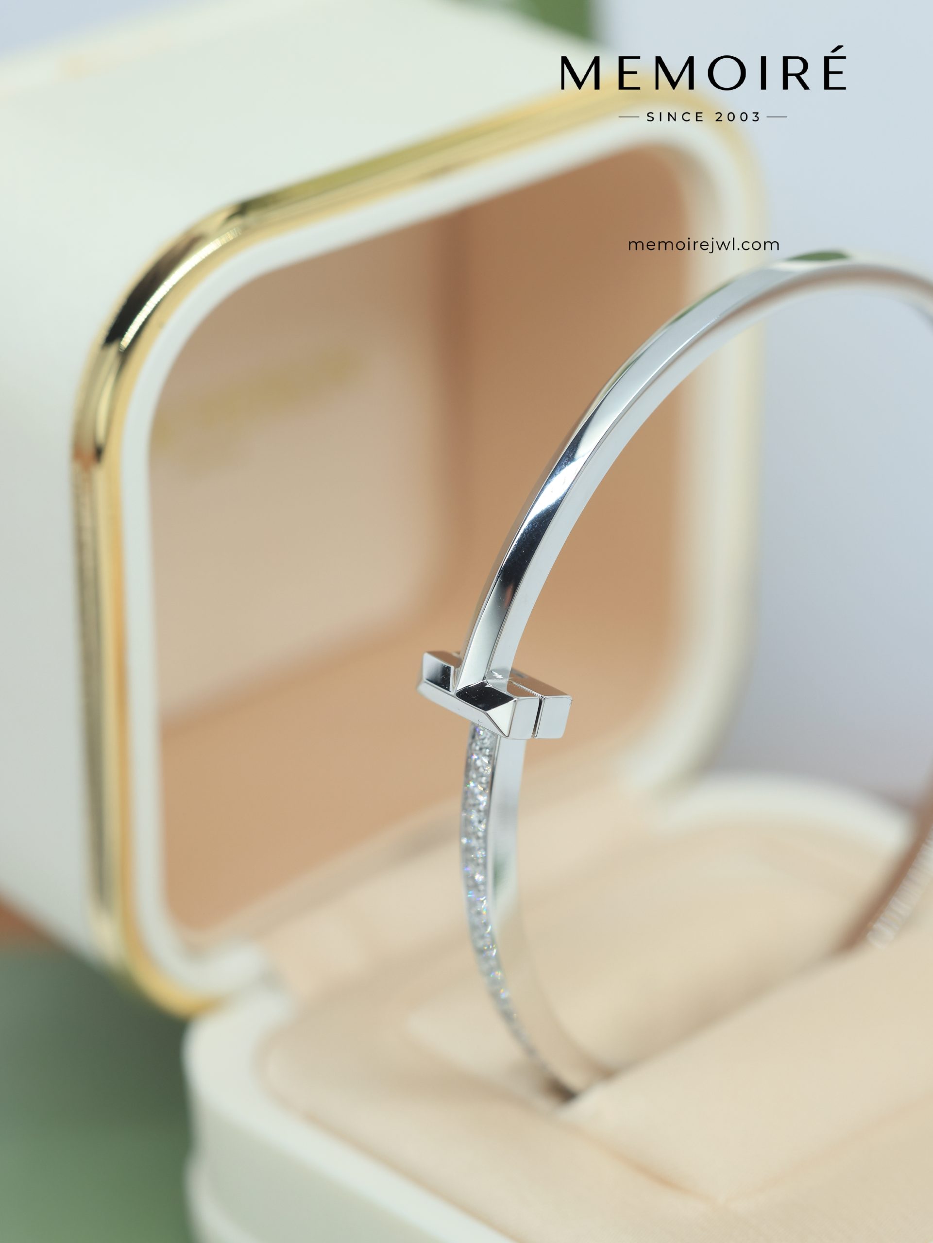 MEMOIRÉ Platinum Narrow Half-Pave T1 Bangle - Image 4
