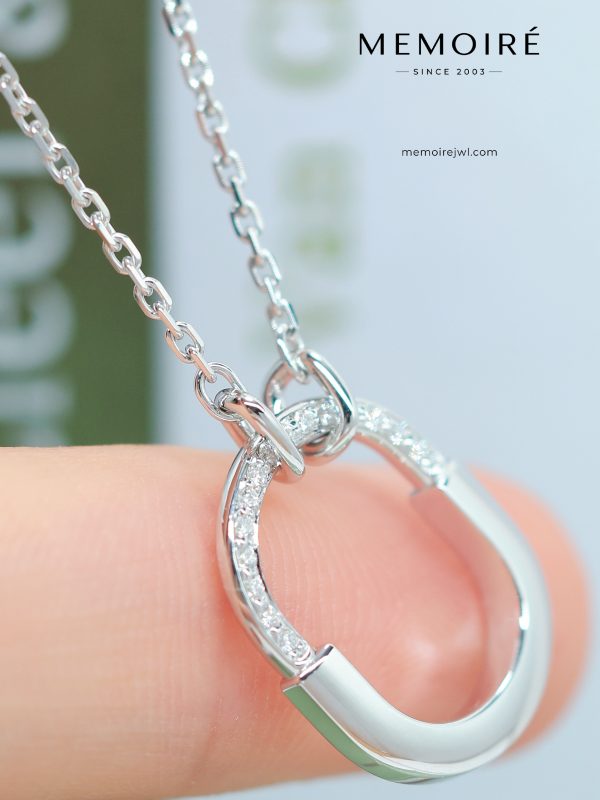 MEMOIRÉ Platinum Small Half-Pave Diamond U-Shaped Necklace