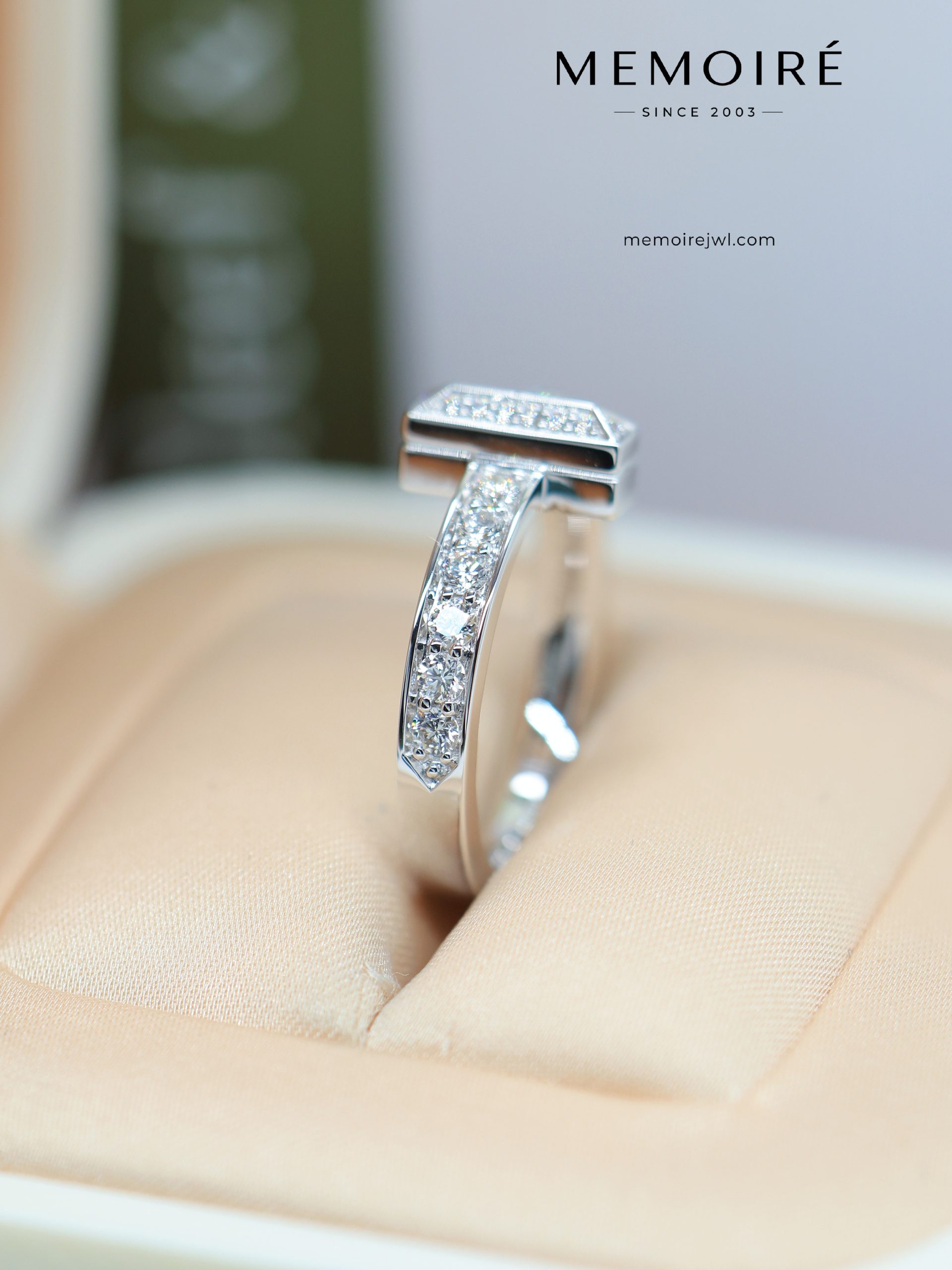 MEMOIRÉ Platinum Narrow Full-Pave T1 Ring - Image 3