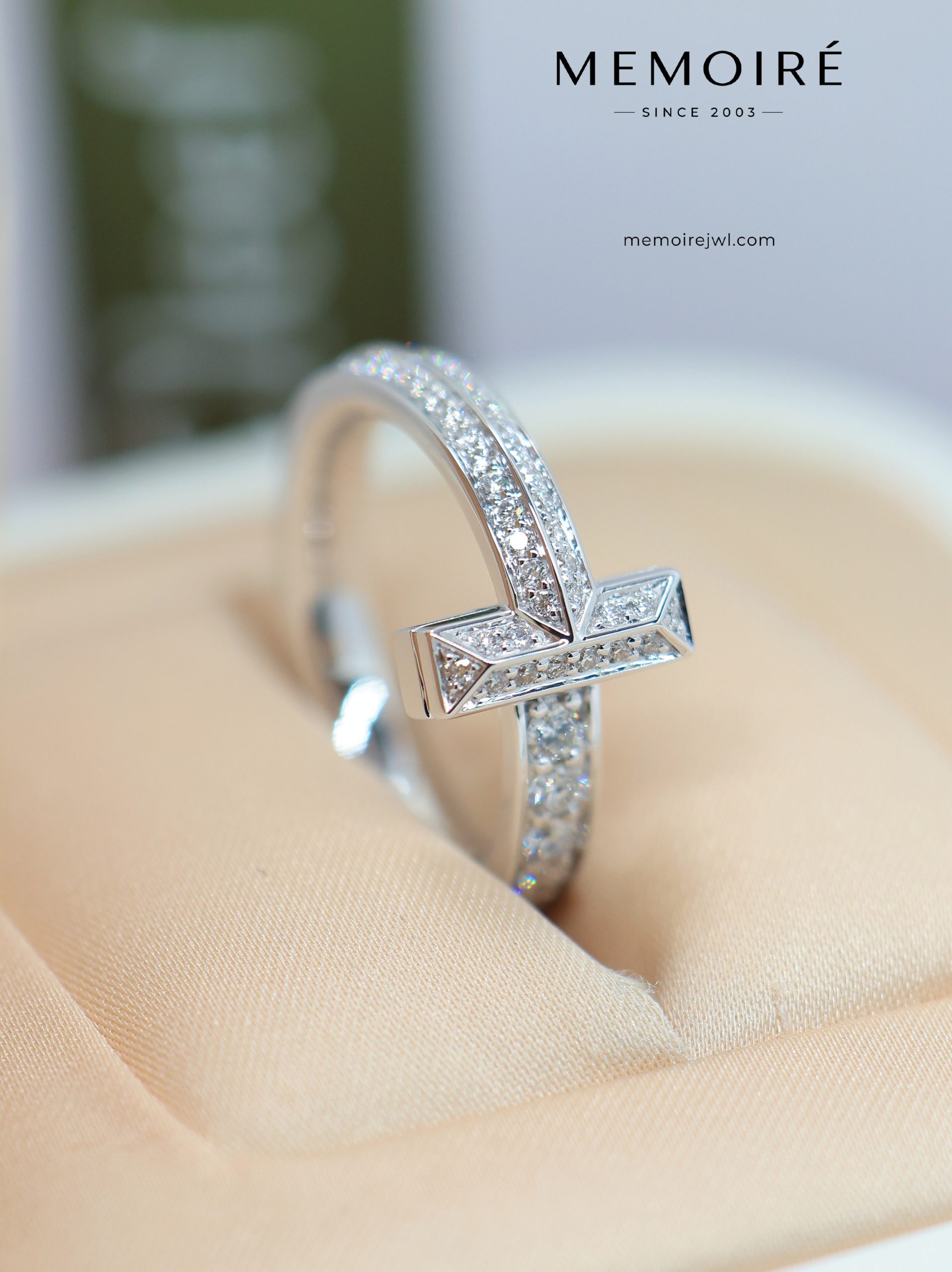 MEMOIRÉ Platinum Narrow Full-Pave T1 Ring - Image 4