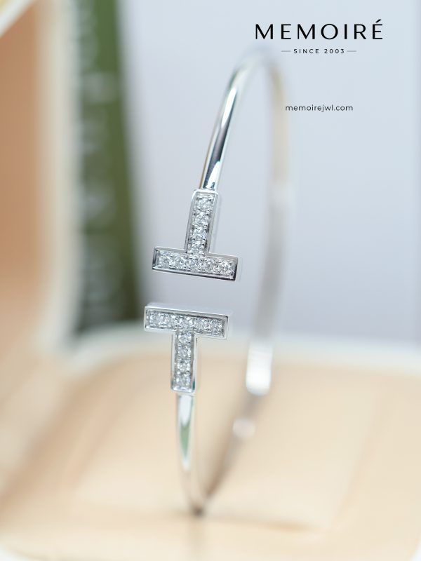 MEMOIRÉ Platinum Double T Diamond Bangle