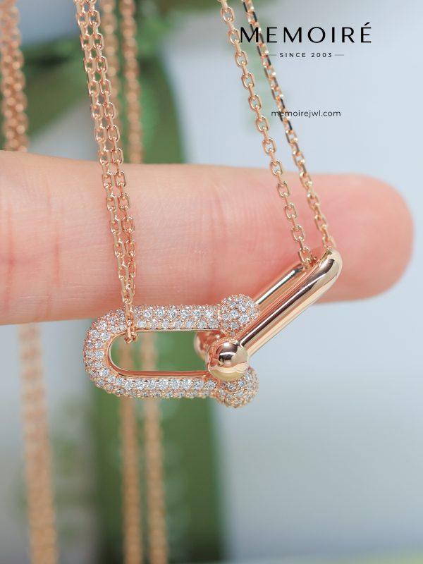 MEMOIRÉ Large Half Pave Diamond U-Link Horseshoe Necklace in Rose Gold