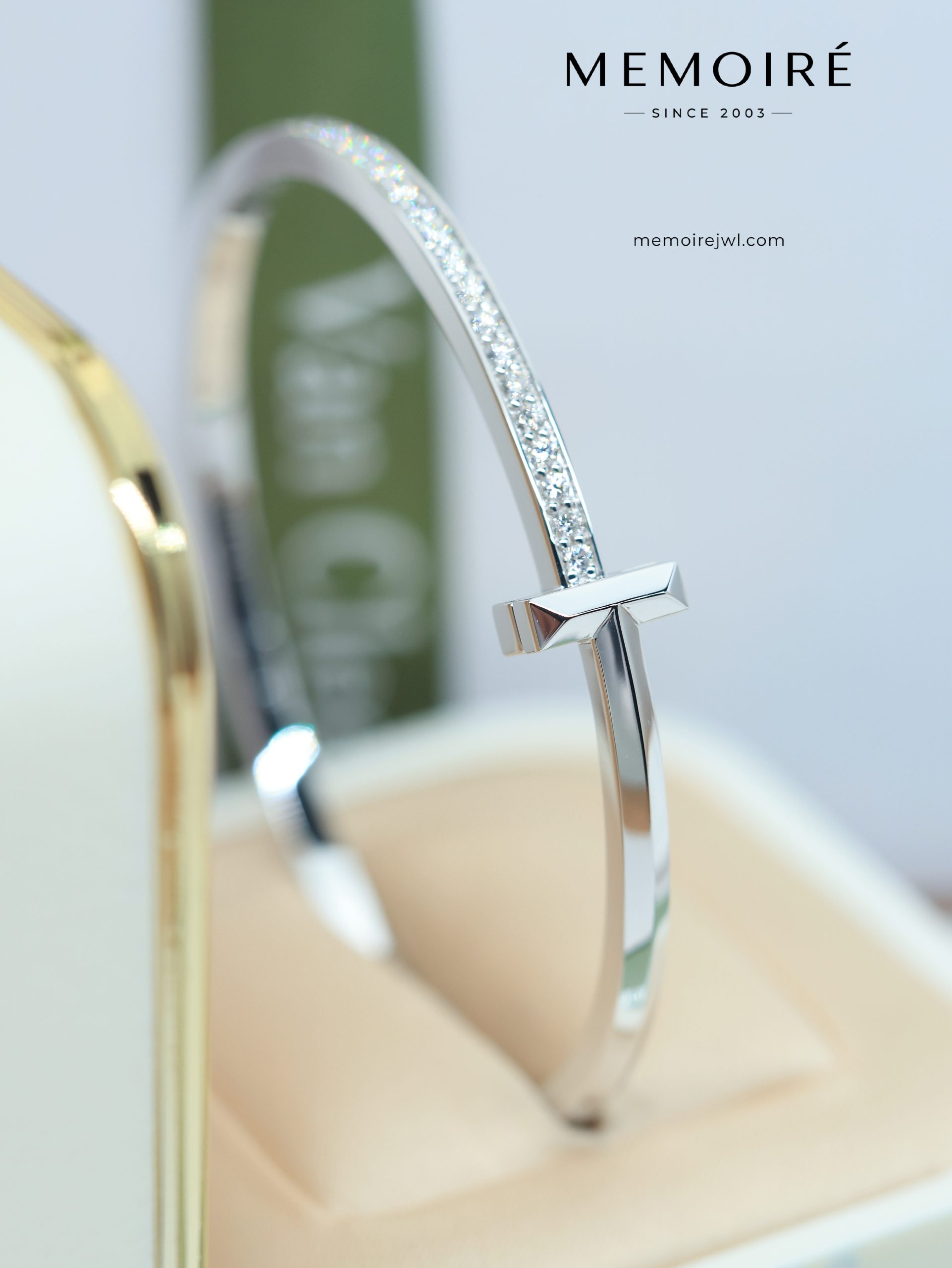 MEMOIRÉ Platinum Narrow Half-Pave T1 Bangle - Image 5