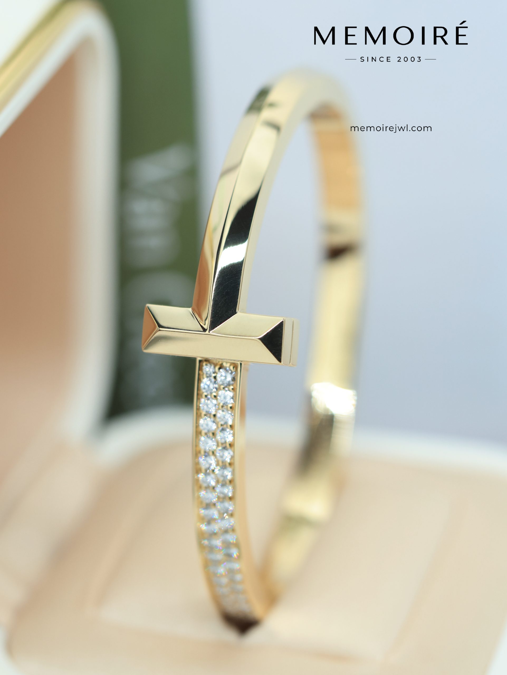 MEMOIRÉ Yellow Gold Wide Half-Pave T1 Bangle
