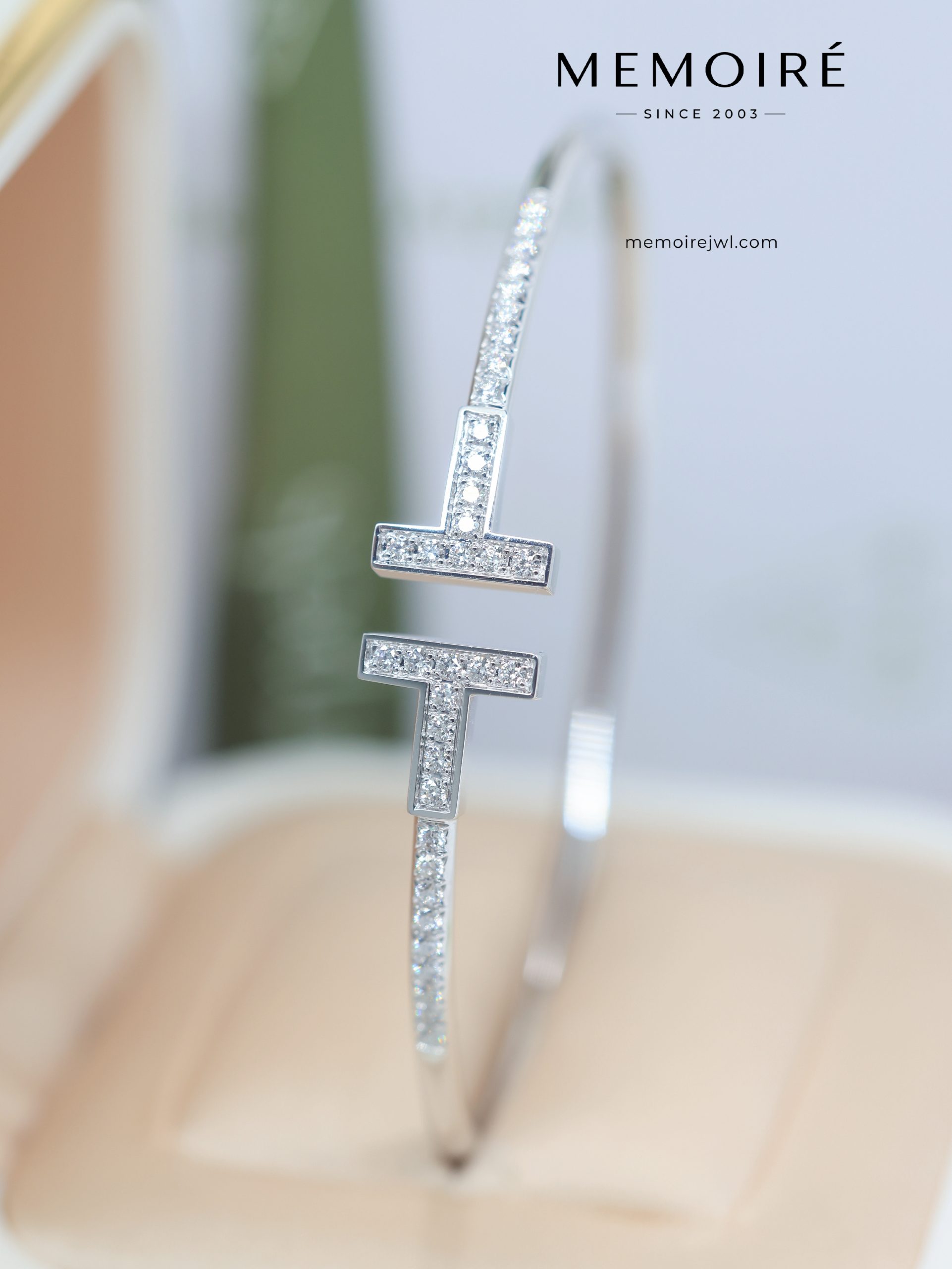 MEMOIRÉ Platinum Full-Pave Diamond Double T Bangle