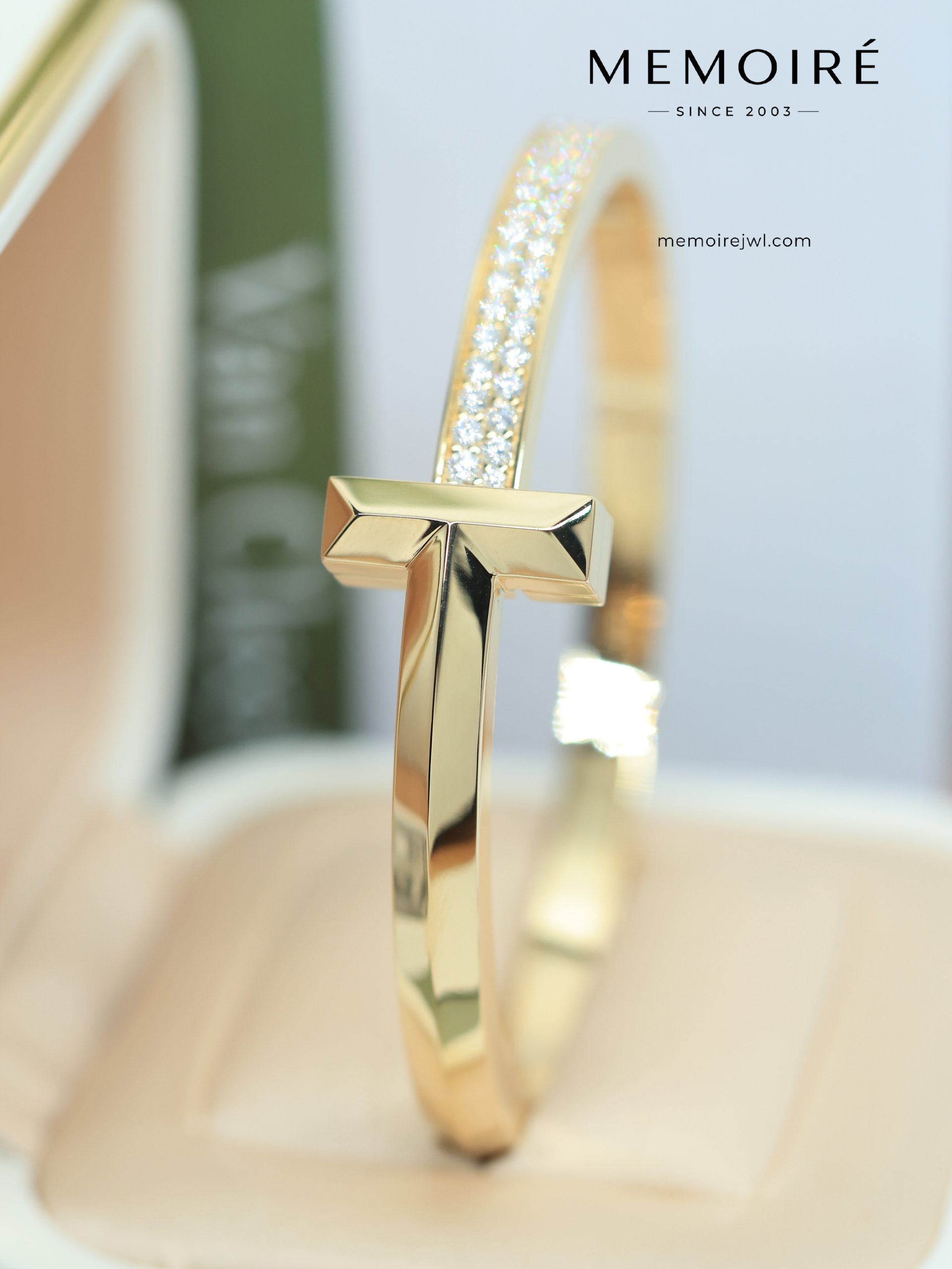 MEMOIRÉ Yellow Gold Wide Half-Pave T1 Bangle - Image 4