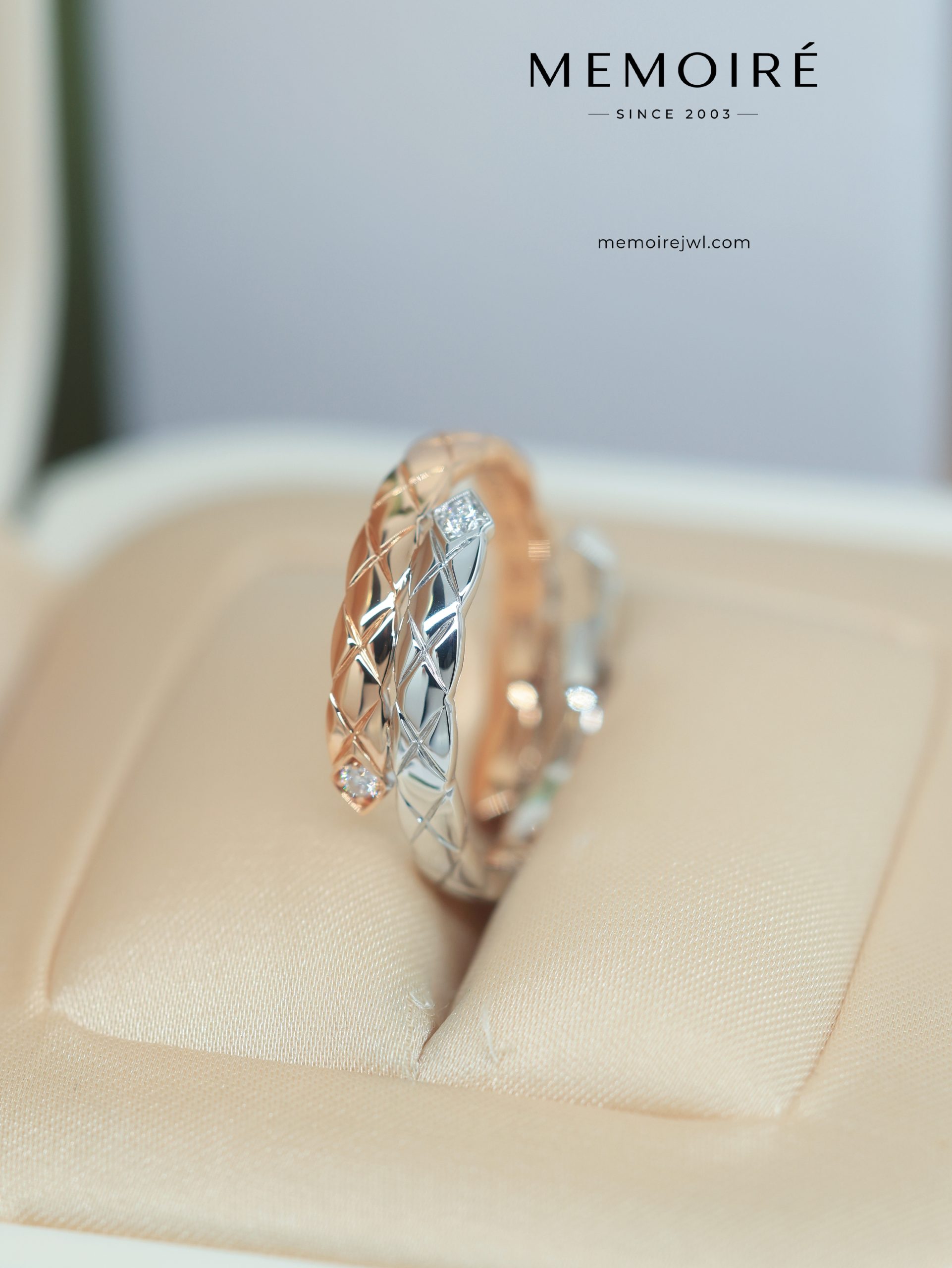 MEMOIRÉ Two-Tone Narrow Double-Band Quilted Ring