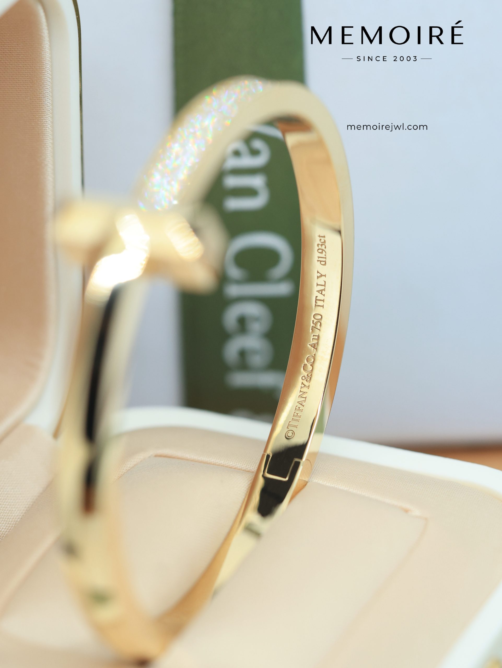 MEMOIRÉ Yellow Gold Wide Half-Pave T1 Bangle - Image 5