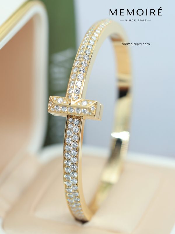 MEMOIRÉ Yellow Gold Wide Full-Pave T1 Bangle