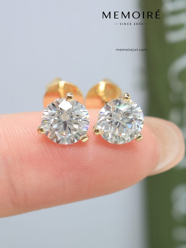 MÉMOIRÉ 14K Gold Three-Prong Round Diamond Solitaire Earrings