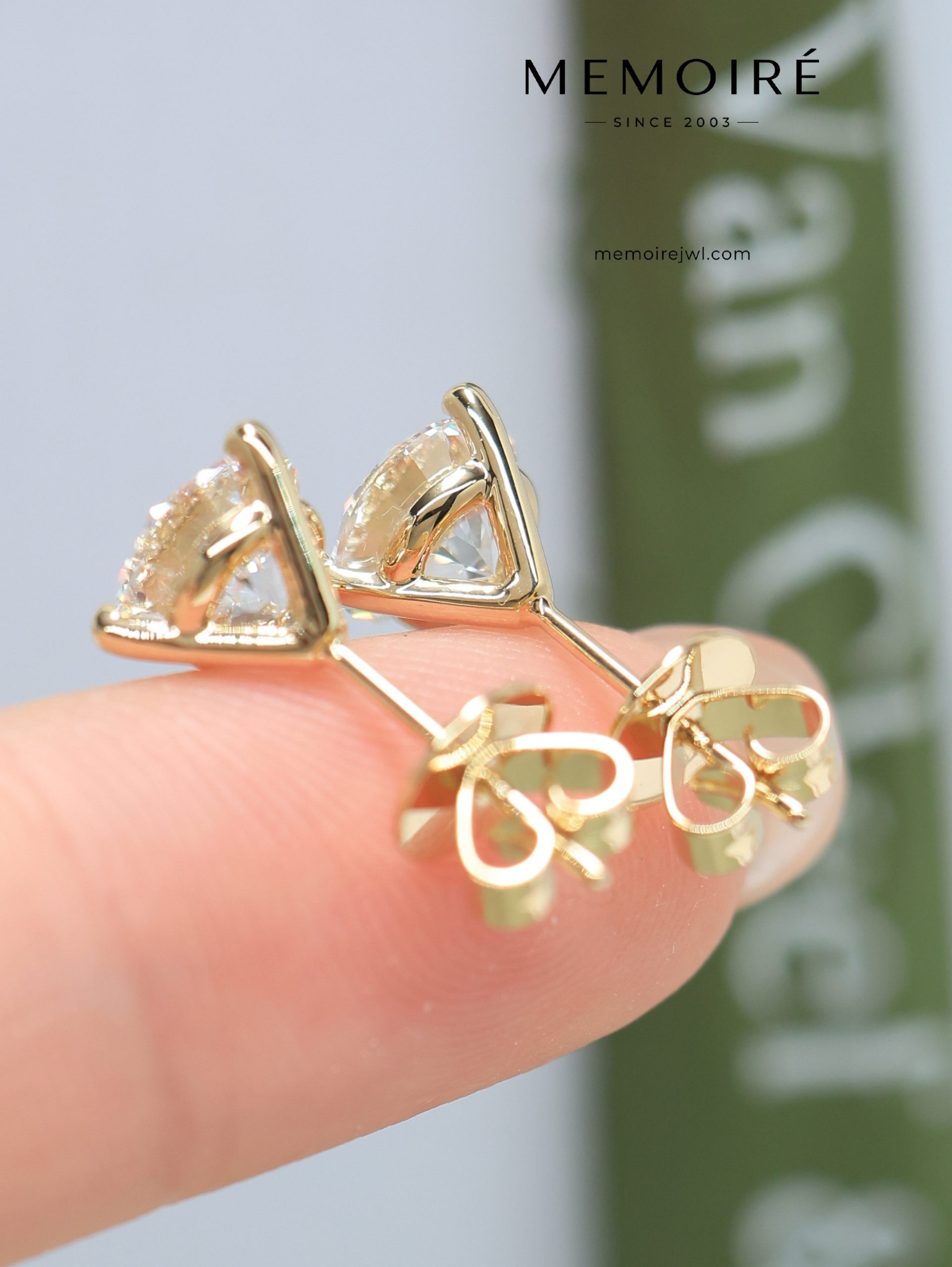 MÉMOIRÉ 14K Gold Three-Prong Round Diamond Solitaire Earrings - Image 5