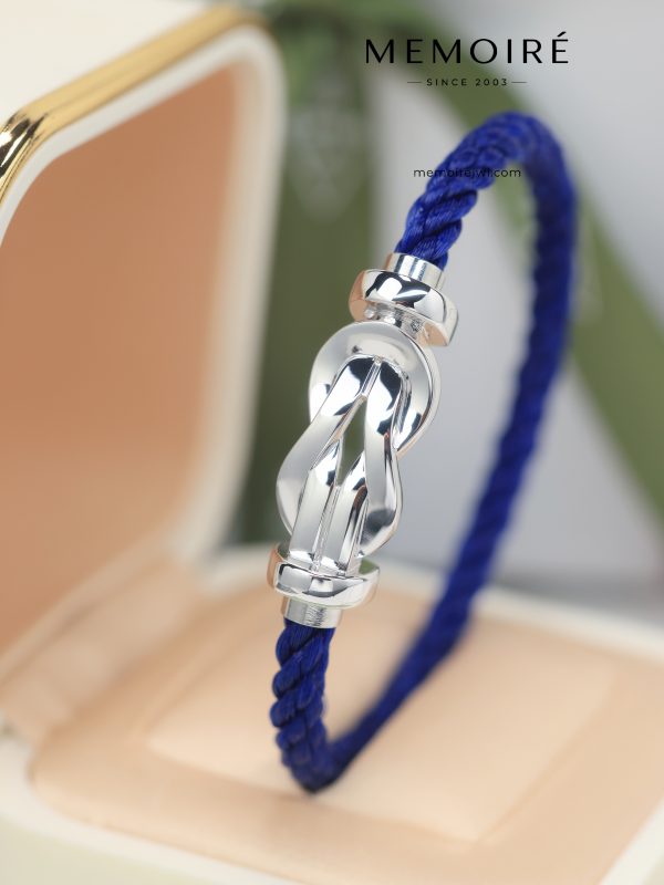 MEMOIRÉ White Gold Large Plain Figure-Eight Buckle Blue Nylon Cord Bracelet
