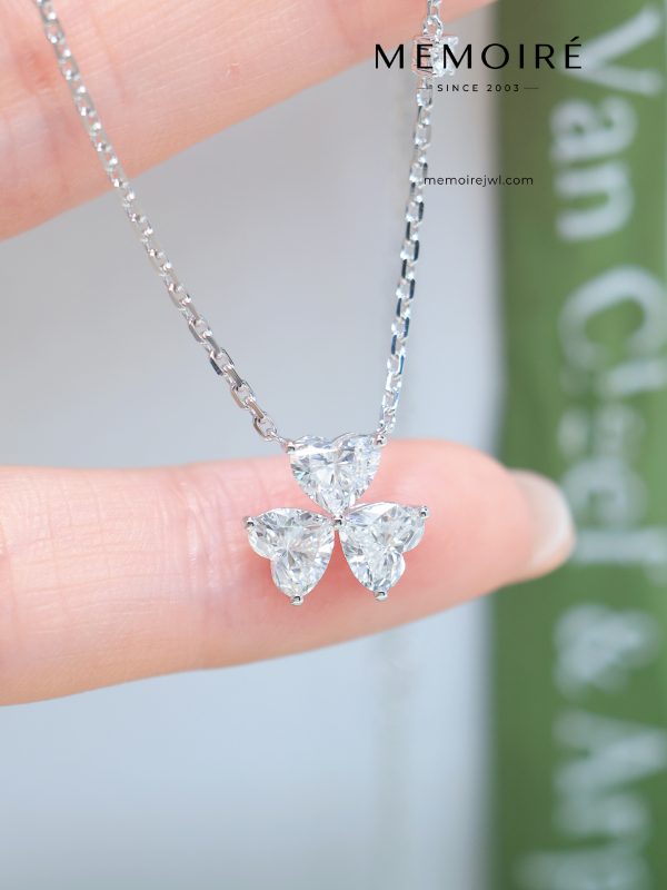 MÉMOIRÉ 18K White Gold Heart Clover Diamond Necklace