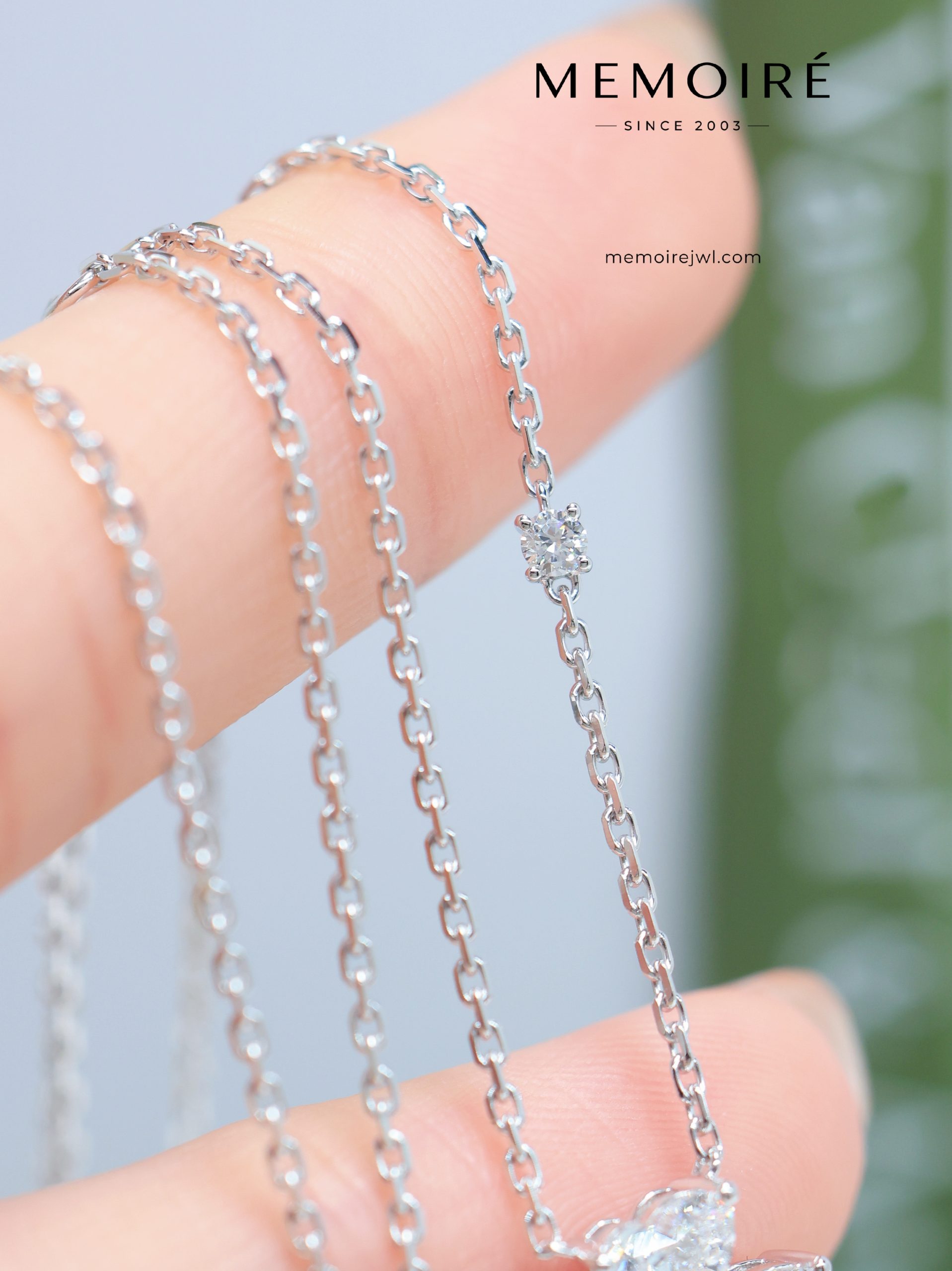 MÉMOIRÉ 18K White Gold Heart Clover Diamond Necklace - Image 4