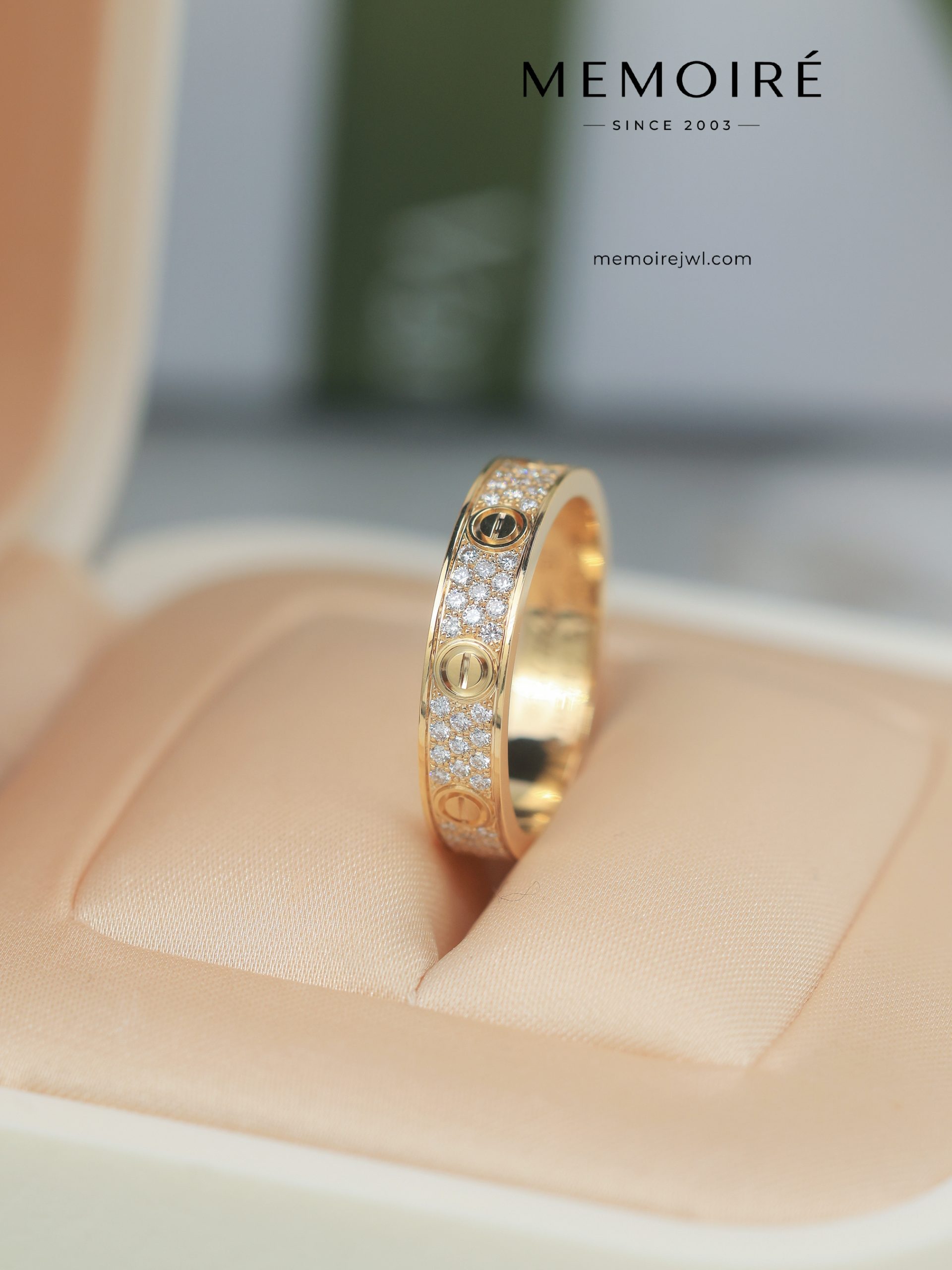 MÉMOIRÉ 18K Gold Half Diamond Screw Pattern Ring - Image 3