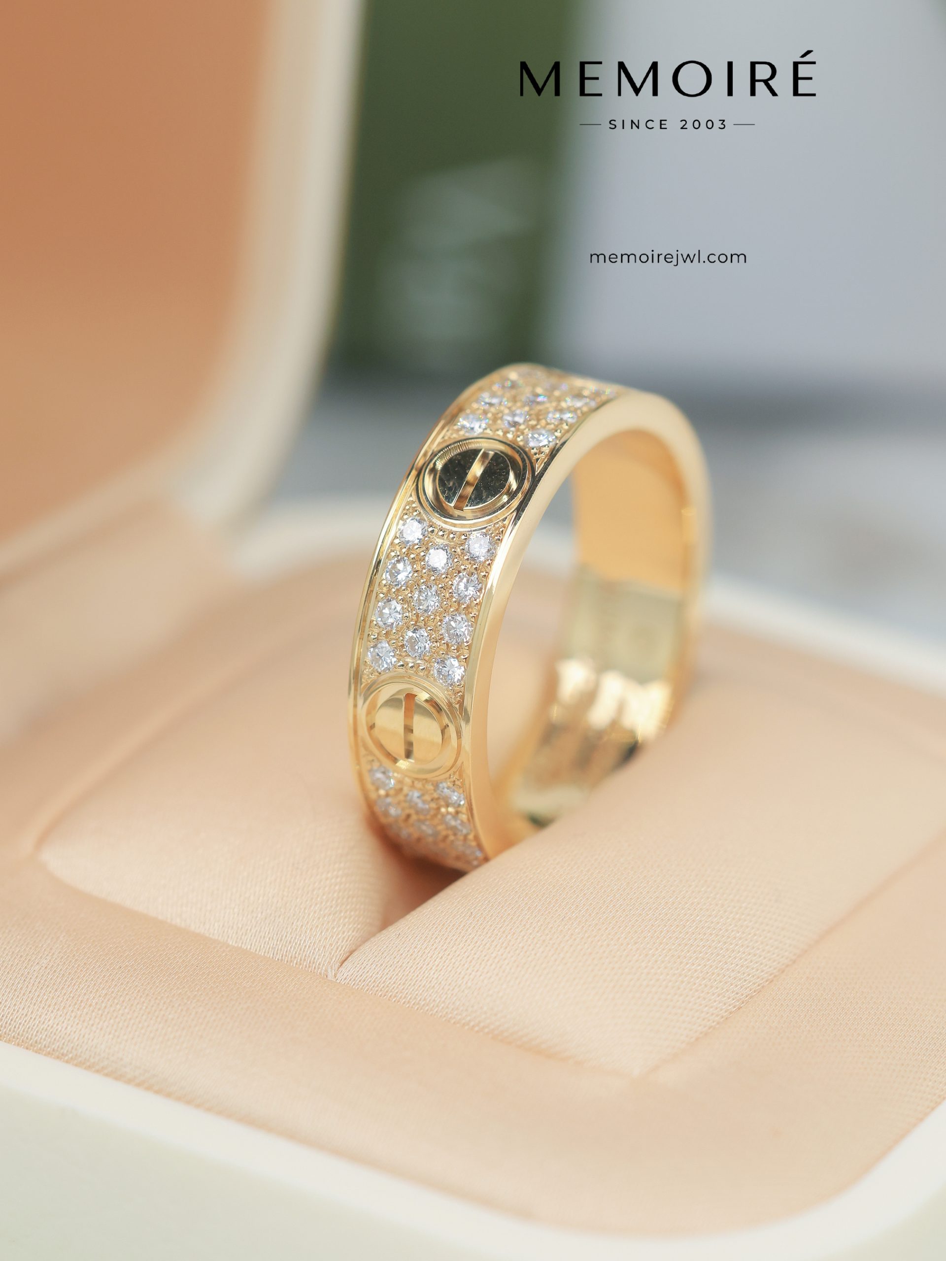 MÉMOIRÉ 18K Gold Half Diamond Screw Pattern Ring - Image 5