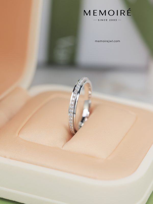 MEMOIRÉ Platinum Narrow-Band Spinning "Fortune's Turn" Ring