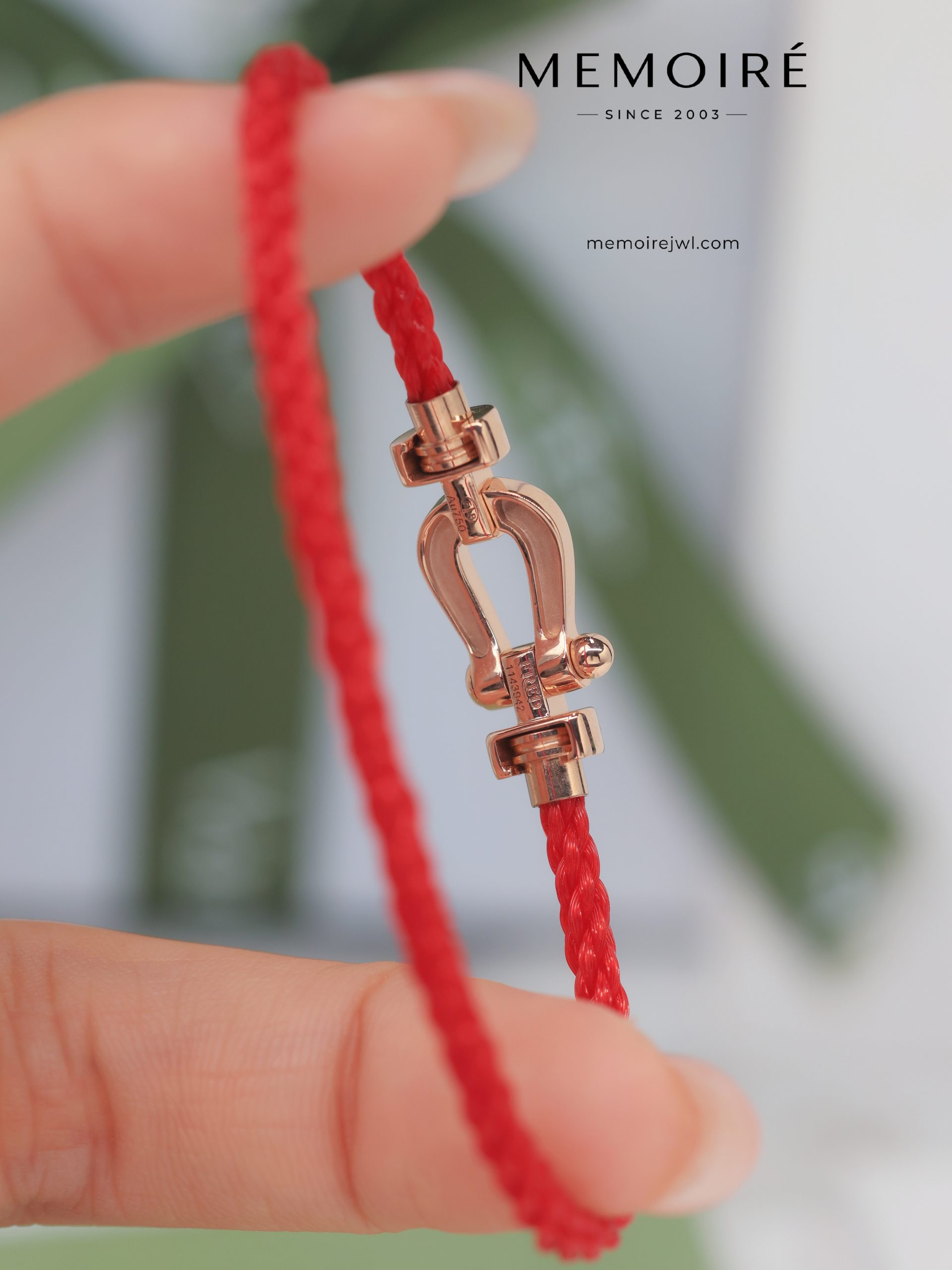 MEMOIRÉ Rose Gold Medium Full-Pave Horseshoe Buckle Red Nylon Cord Bracelet - Image 4