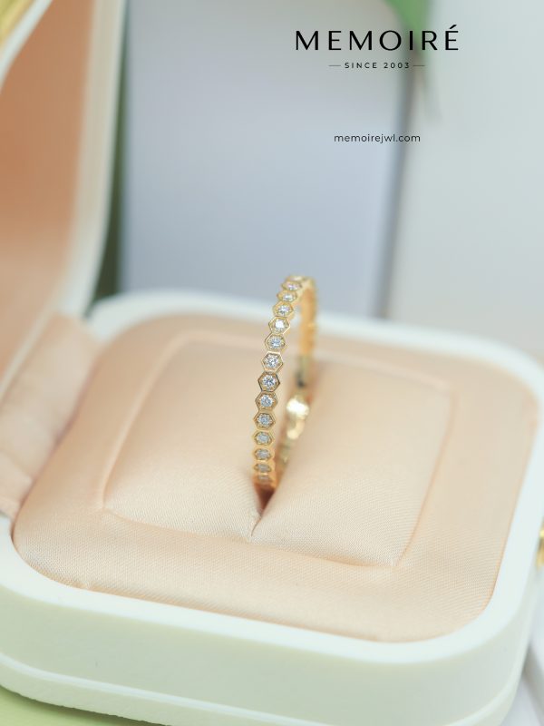 MEMOIRÉ Yellow Gold Narrow Full-Pave Honeycomb Ring