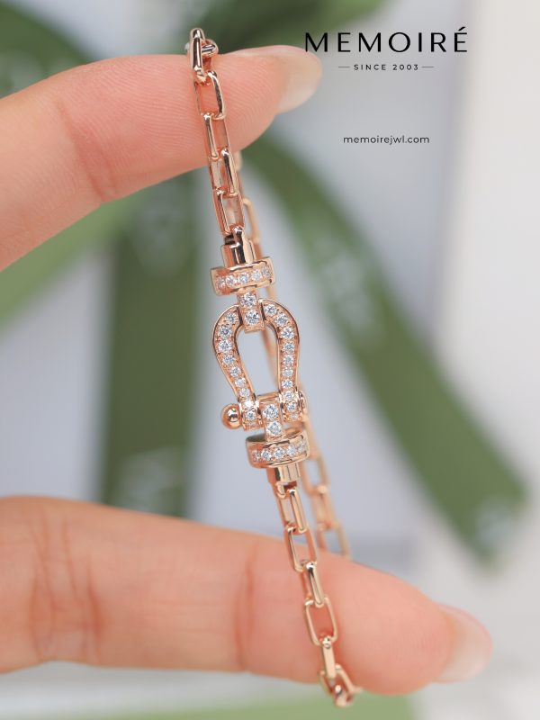 MEMOIRÉ Rose Gold Medium Full-Pave Horseshoe Buckle Bracelet